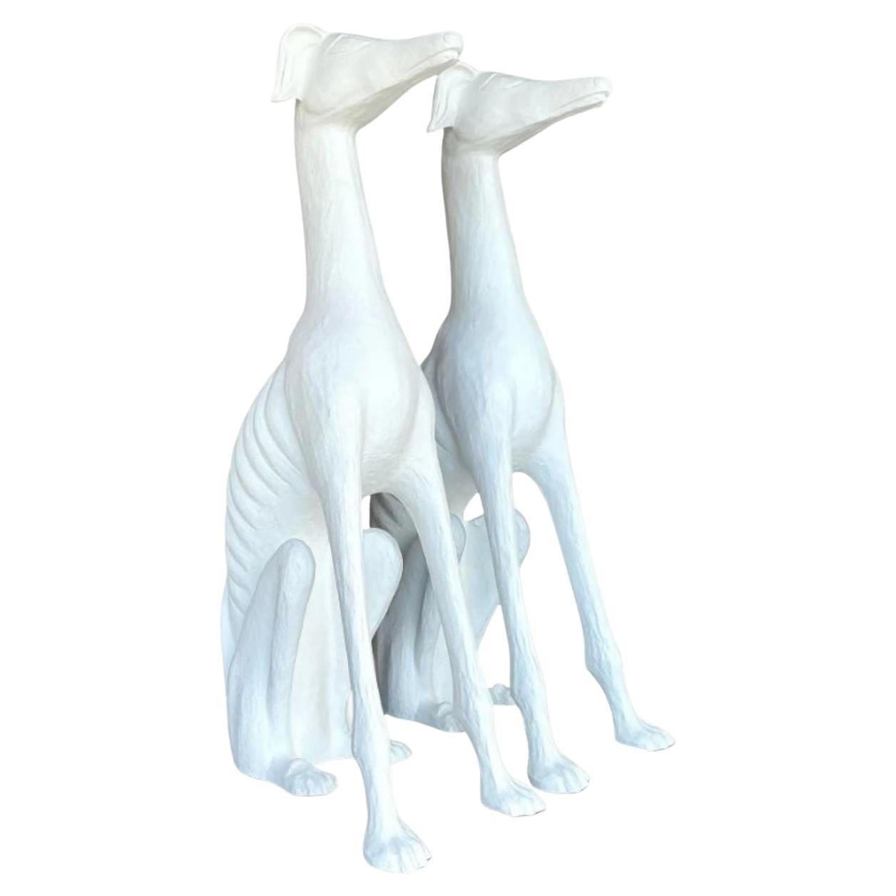 Chiens en plâtre blanc Vintage Regency - une paire