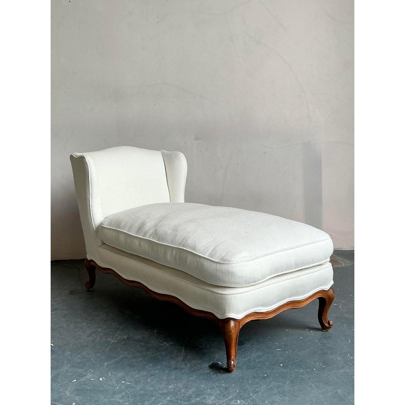 Vintage Regency Wingback Chaise Lounge (amerikanisch) im Angebot