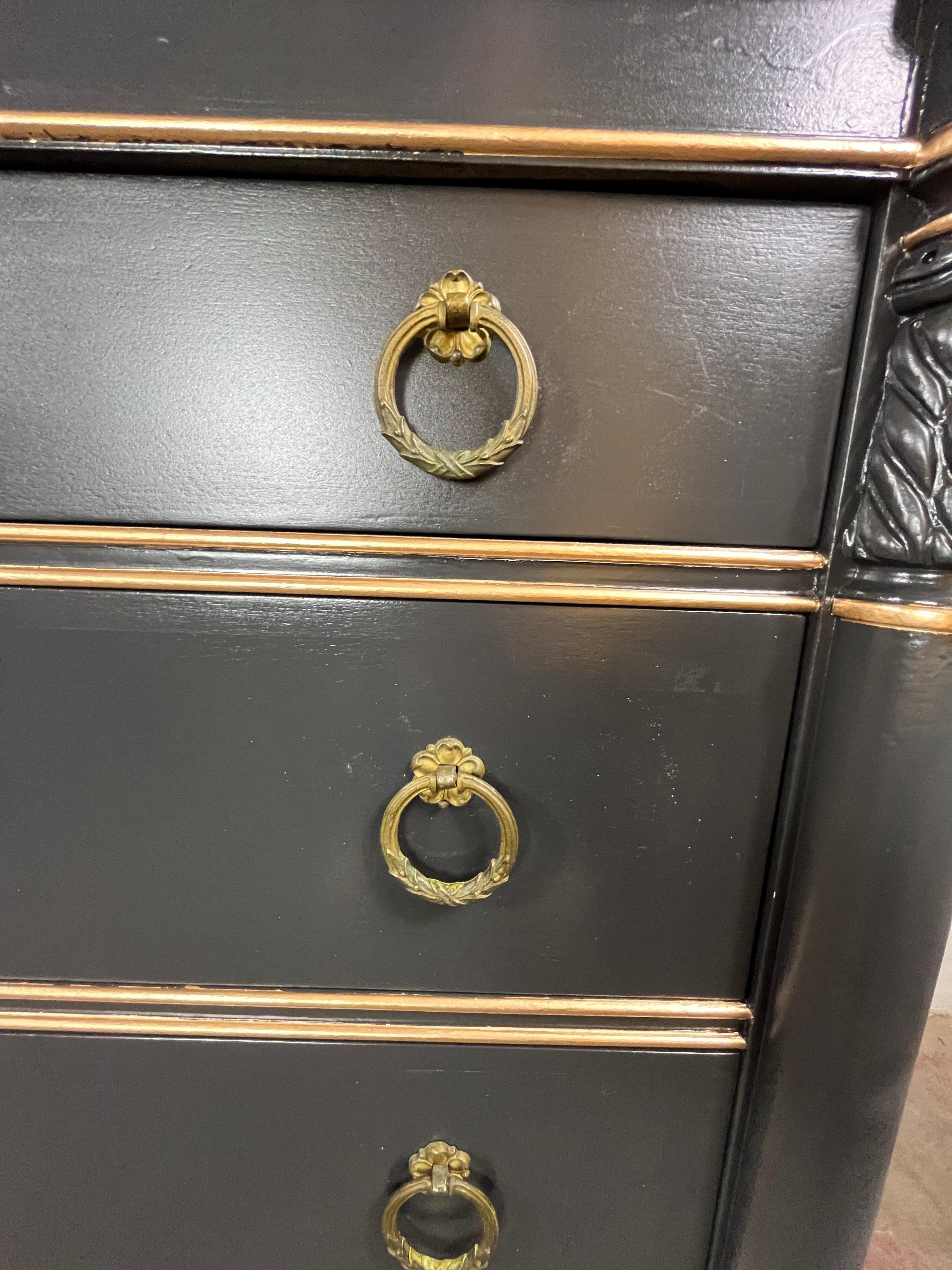 Commode Vintage Regency Wire Mesh Cabinet Chest of Drawers en vente 4