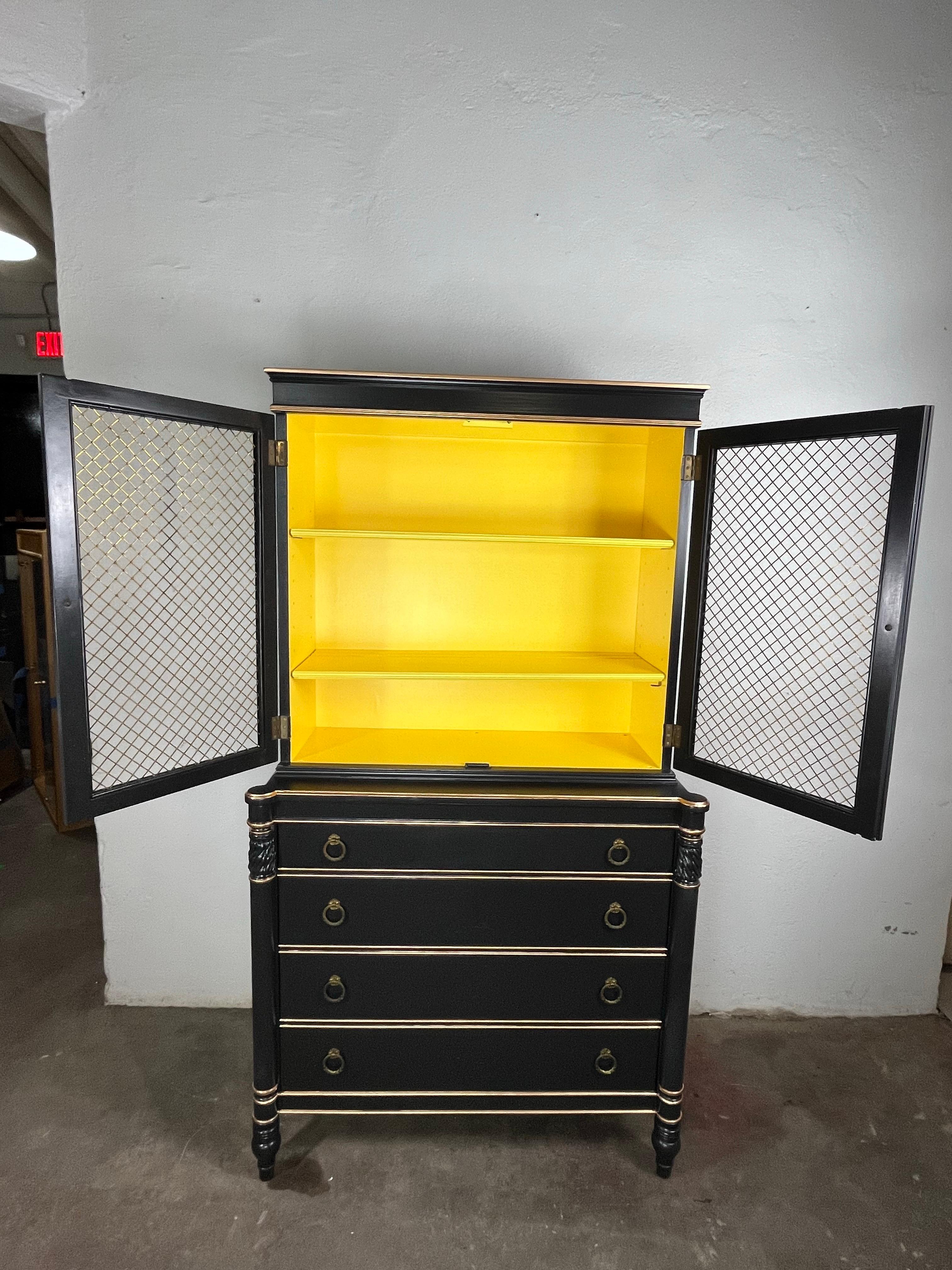 Inconnu Commode Vintage Regency Wire Mesh Cabinet Chest of Drawers en vente