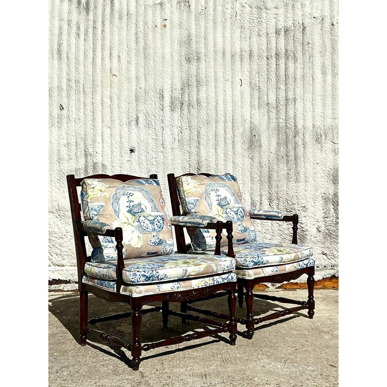 20ième siècle Chaises Vintage Regency en Wood a Frame - Une Paire en vente