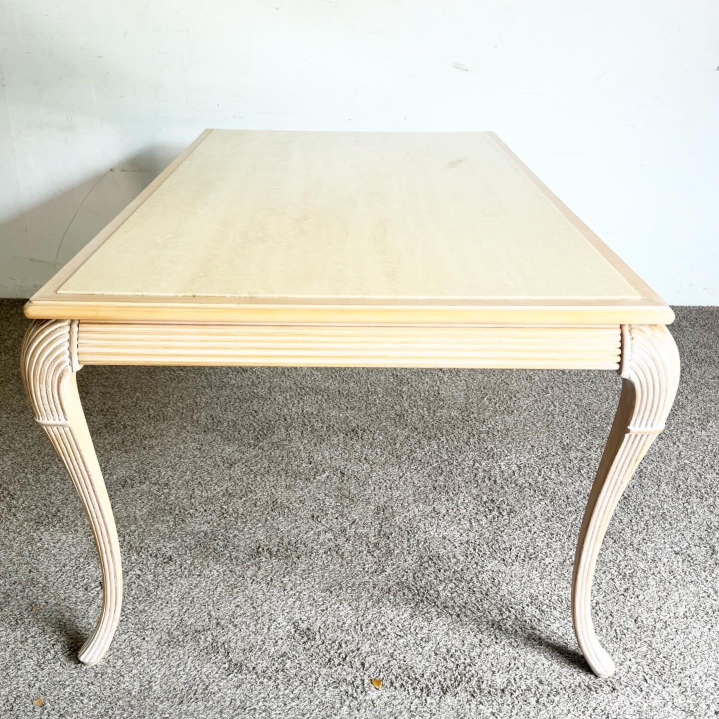 Table de salle à manger Regency vintage en bois avec plateau en travertin en vente 1