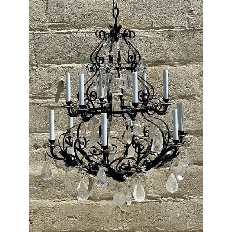 Lampadario d'epoca Regency in ferro battuto e cristallo di rocca in vendita 1