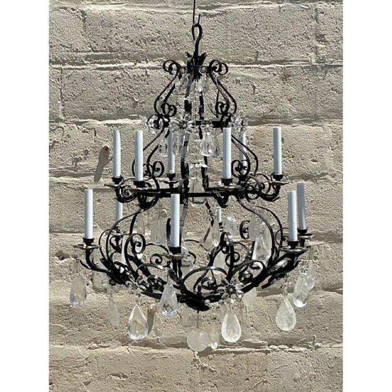 Lampadario d'epoca Regency in ferro battuto e cristallo di rocca in vendita 2