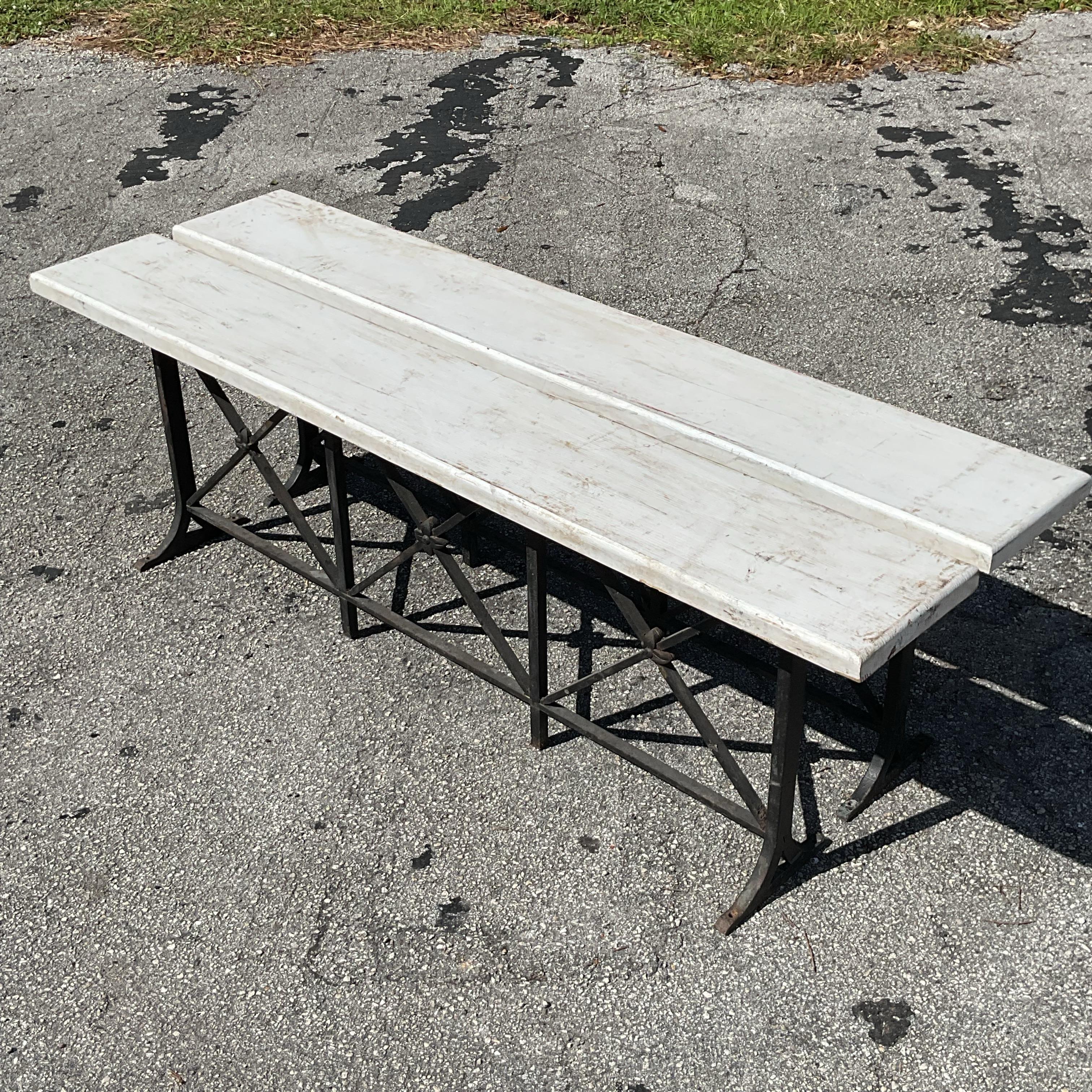 Panche in ferro battuto d'epoca Regency - una coppia In condizioni buone in vendita a west palm beach, FL