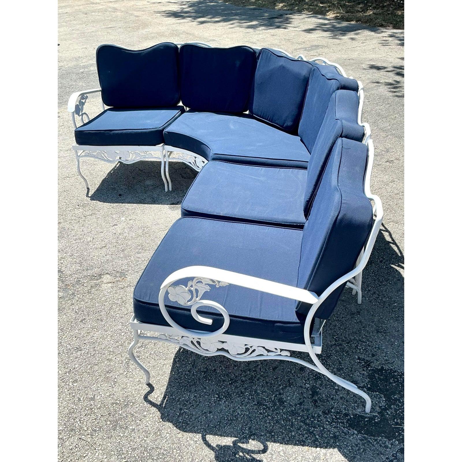 Canapé courbe en fer forgé Vintage Regency en vente 1