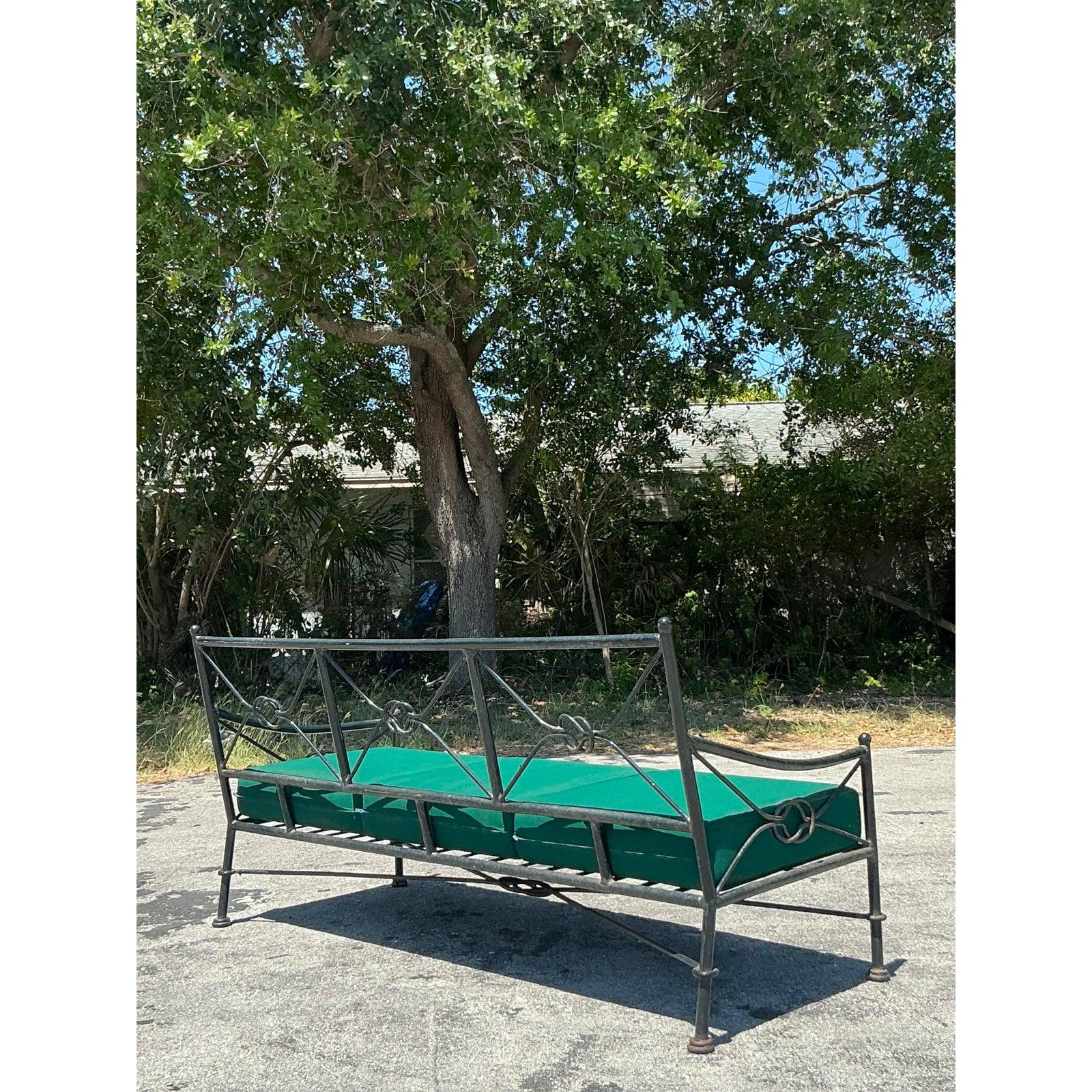 Américain Canapé Regency vintage en fer forgé à nœuds en vente