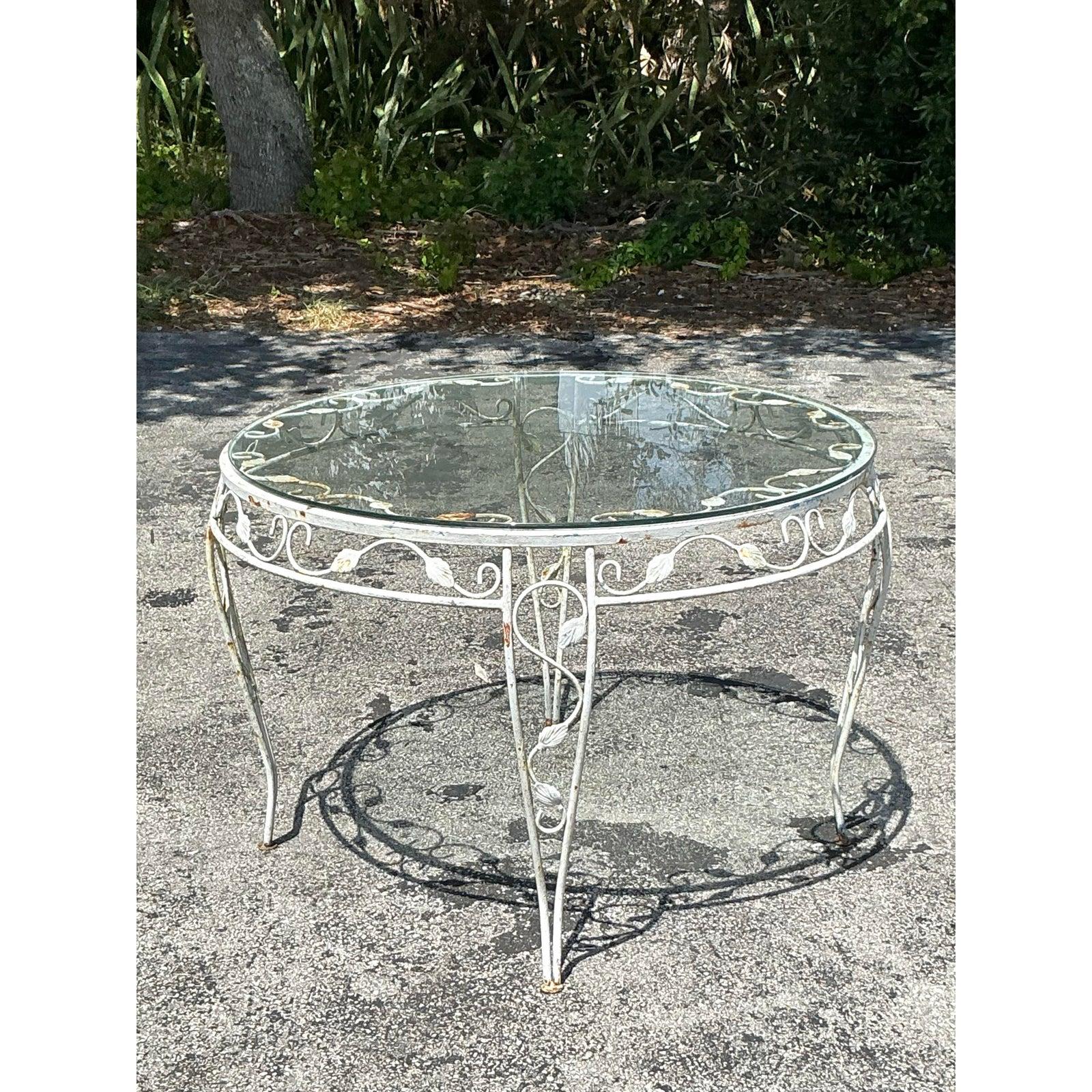 Vintage Regency Wrought Iron Outdoor Dining Set of 5 In Good Condition For Sale In west palm beach, FL