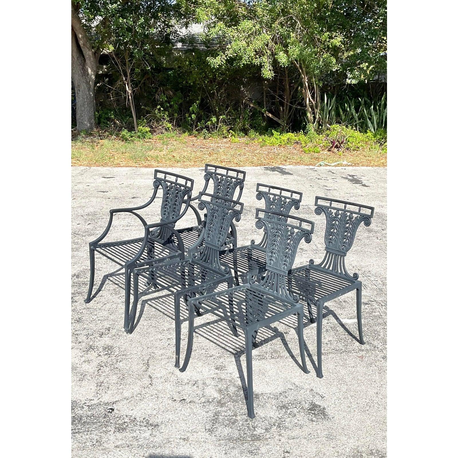 Hollywood Regency Sedie da pranzo per esterni a volute in ferro battuto vintage Regency - Set di 6 in vendita