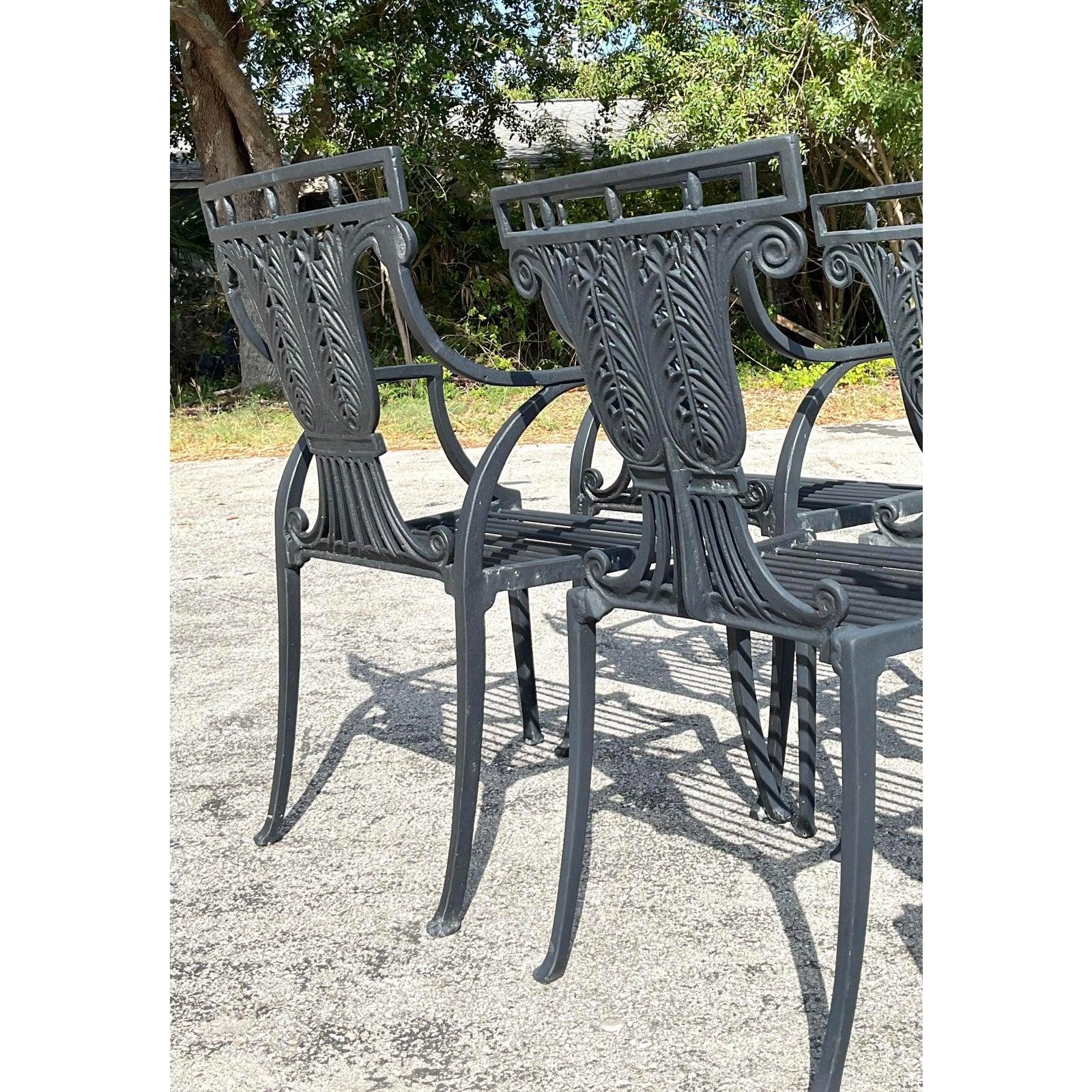 Americano Sedie da pranzo per esterni a volute in ferro battuto vintage Regency - Set di 6 in vendita