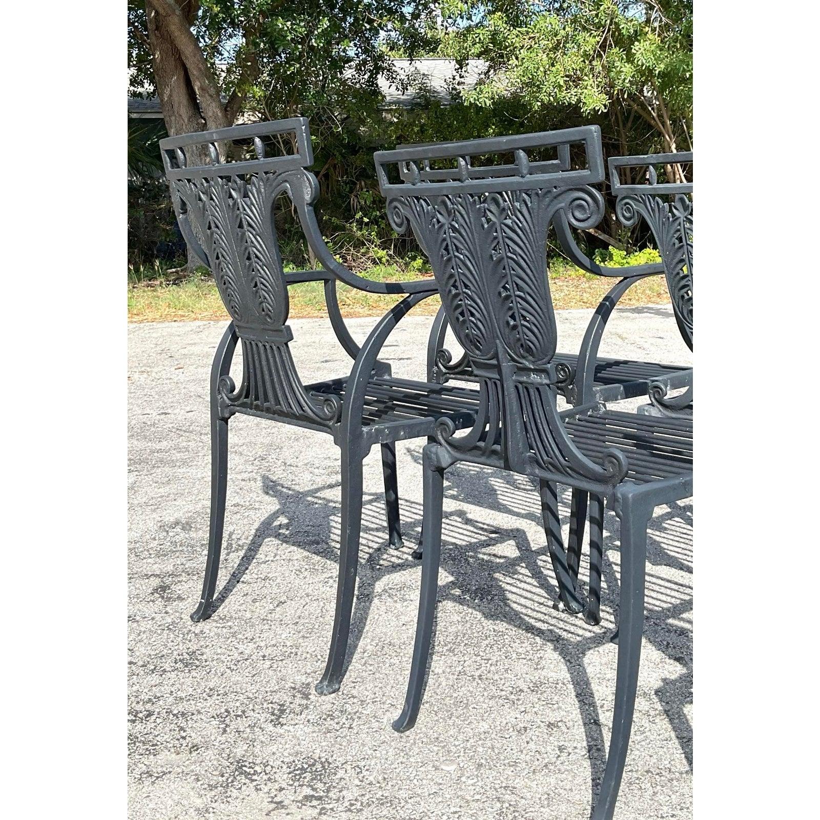Sedie da pranzo per esterni a volute in ferro battuto vintage Regency - Set di 6 In condizioni buone in vendita a west palm beach, FL
