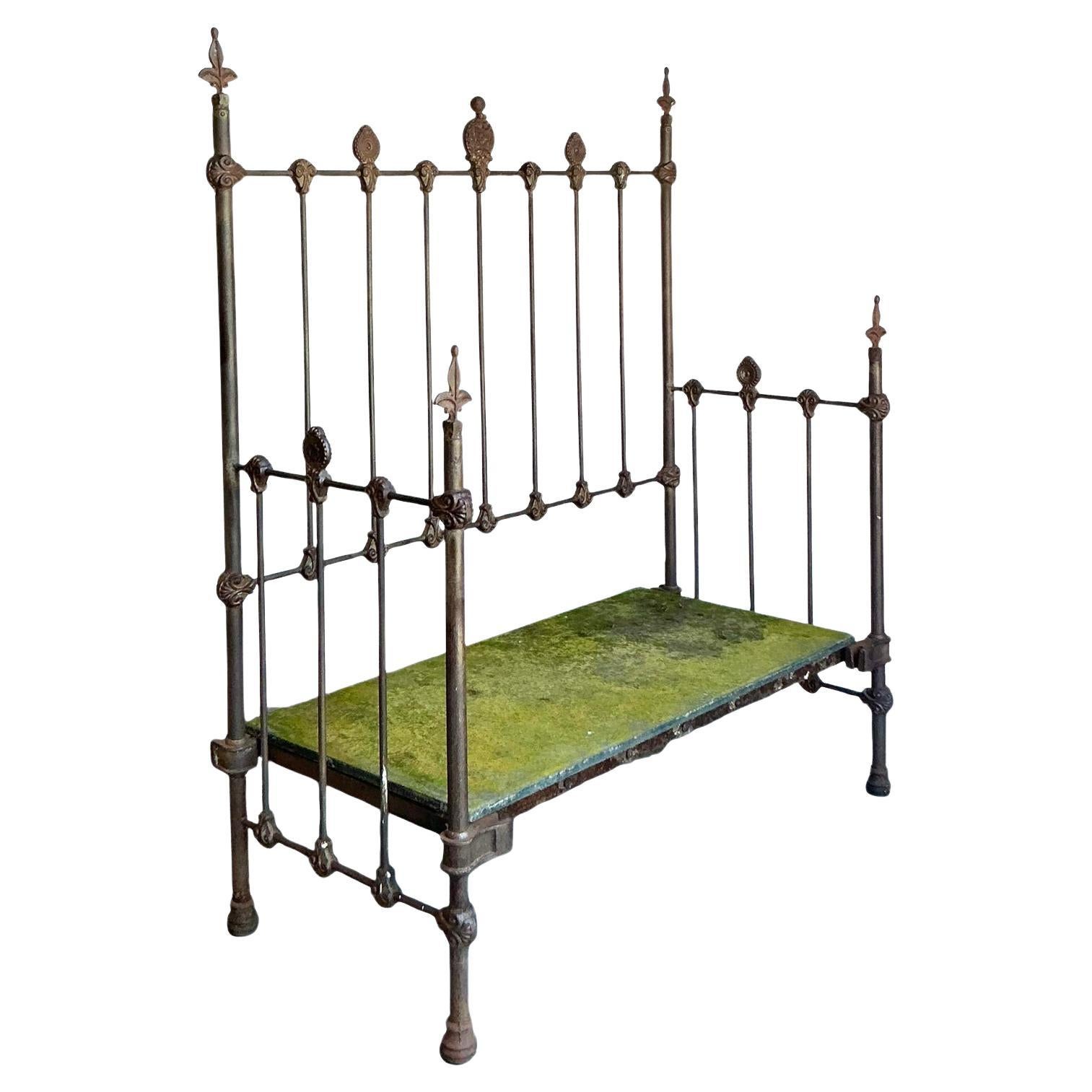 Vintage Regency-Sofa aus Schmiedeeisen im Angebot