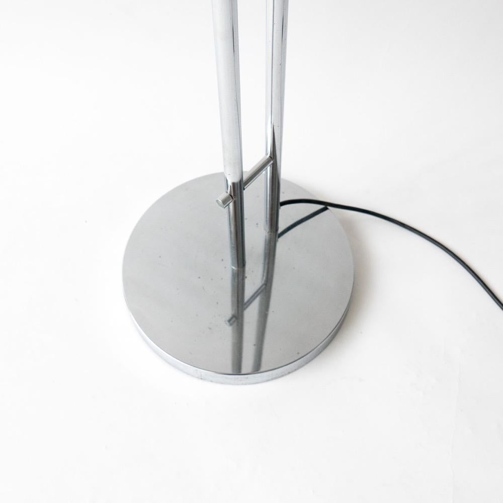 Sculptural chromed Space Age floor lamp, collectible Italian design For Sale 4