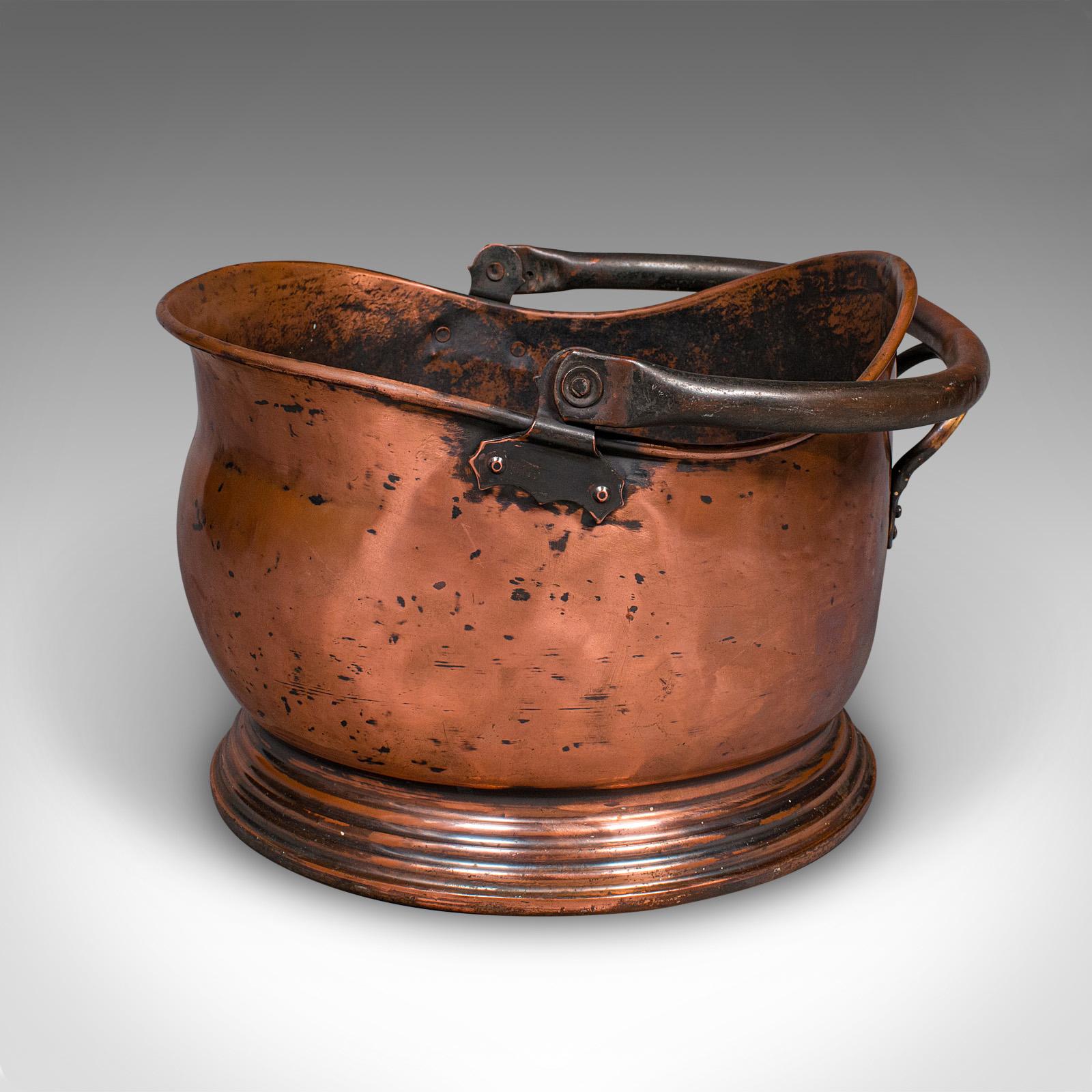 Vintage Regimental Mess Coal Bucket, English, Copper, Fireside Helmet Scuttle In Good Condition For Sale In Hele, Devon, GB