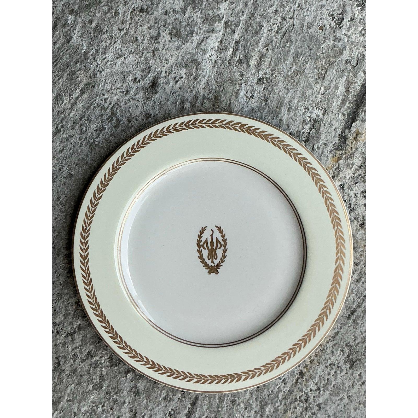 American Vintage Regncy Homer Laughlin “Williamsburg Inn” Laurel Leaf China - Set of 12 For Sale