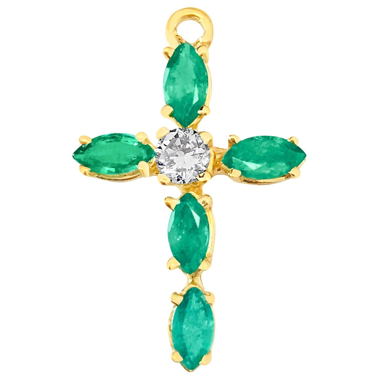 Vintage Religious 0.95 Carat Diamond Emerald Cross in 14 Karat Yellow Gold For Sale