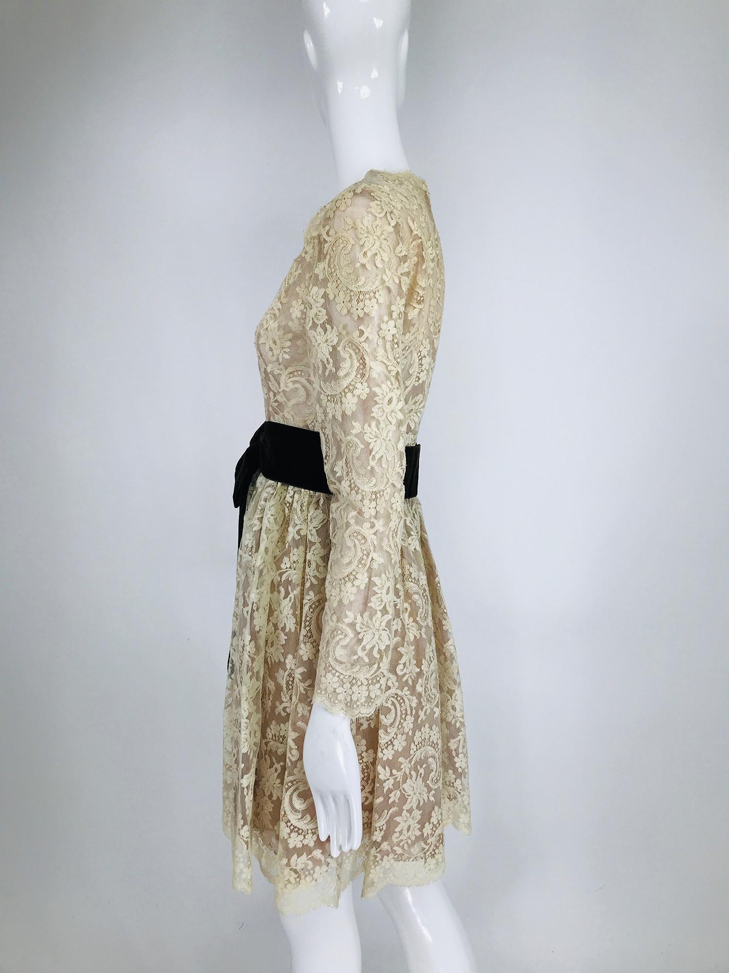 Vintage Rembrandt 1960s Cream Lace Baby Doll Dress In Excellent Condition For Sale In West Palm Beach, FL