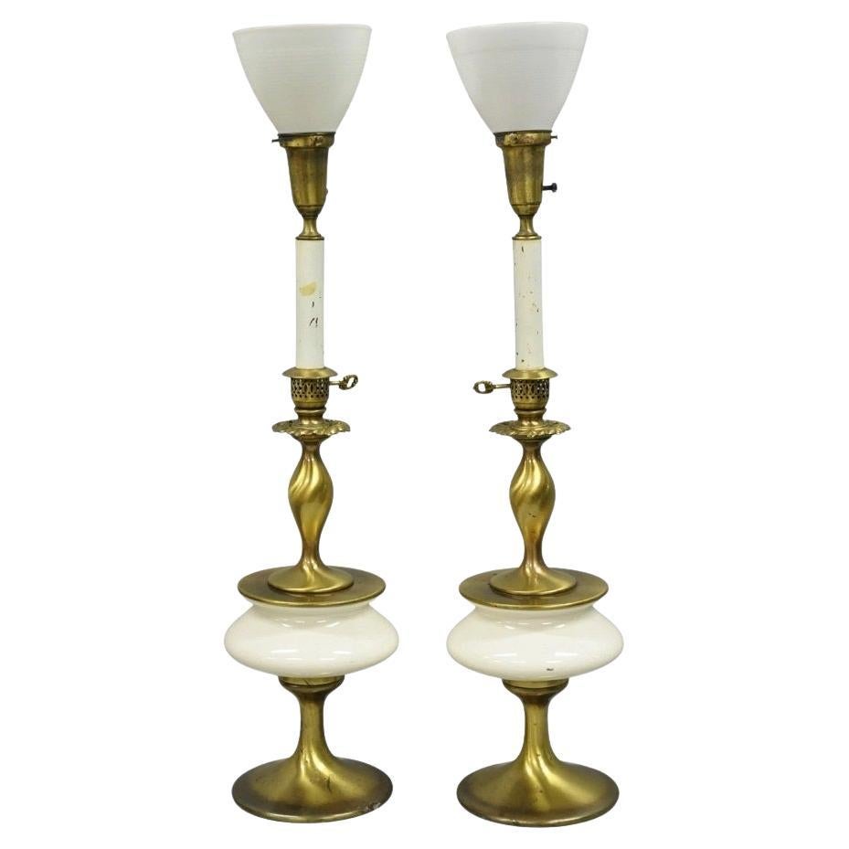 Vintage Rembrandt Hollywood Regency Messing & Porzellan gemeißelt Tischlampe Paar