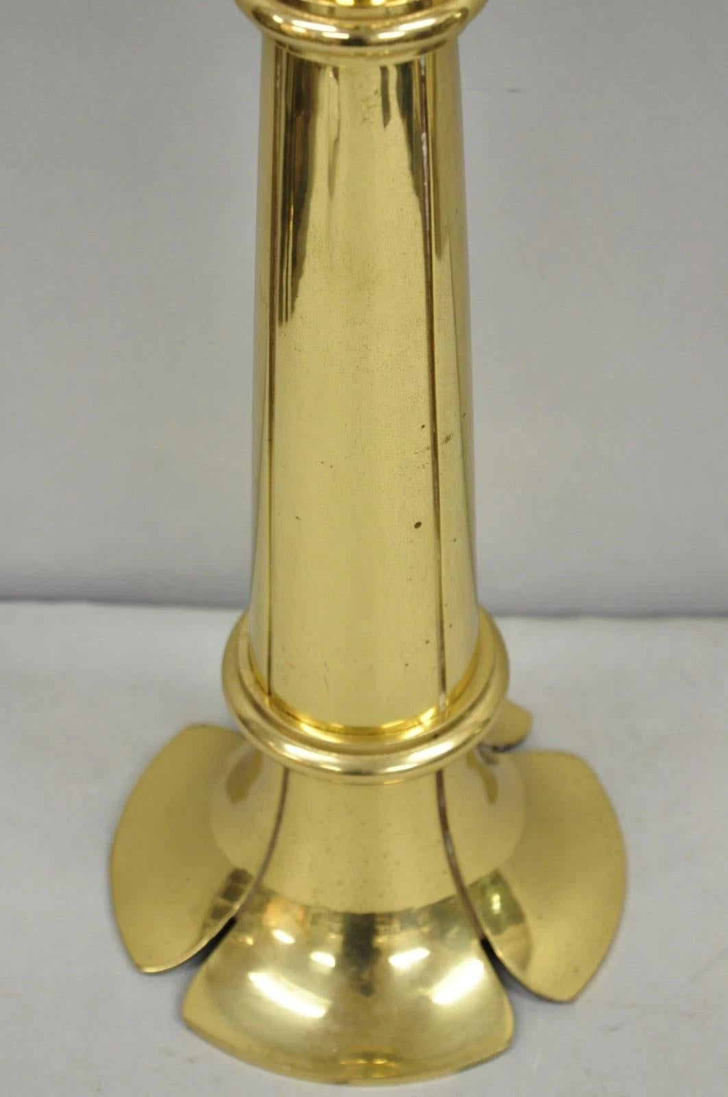 Vintage Remington Hollywood Regency Brass Lotus Flower Candlestick Table Lamp In Good Condition For Sale In Philadelphia, PA