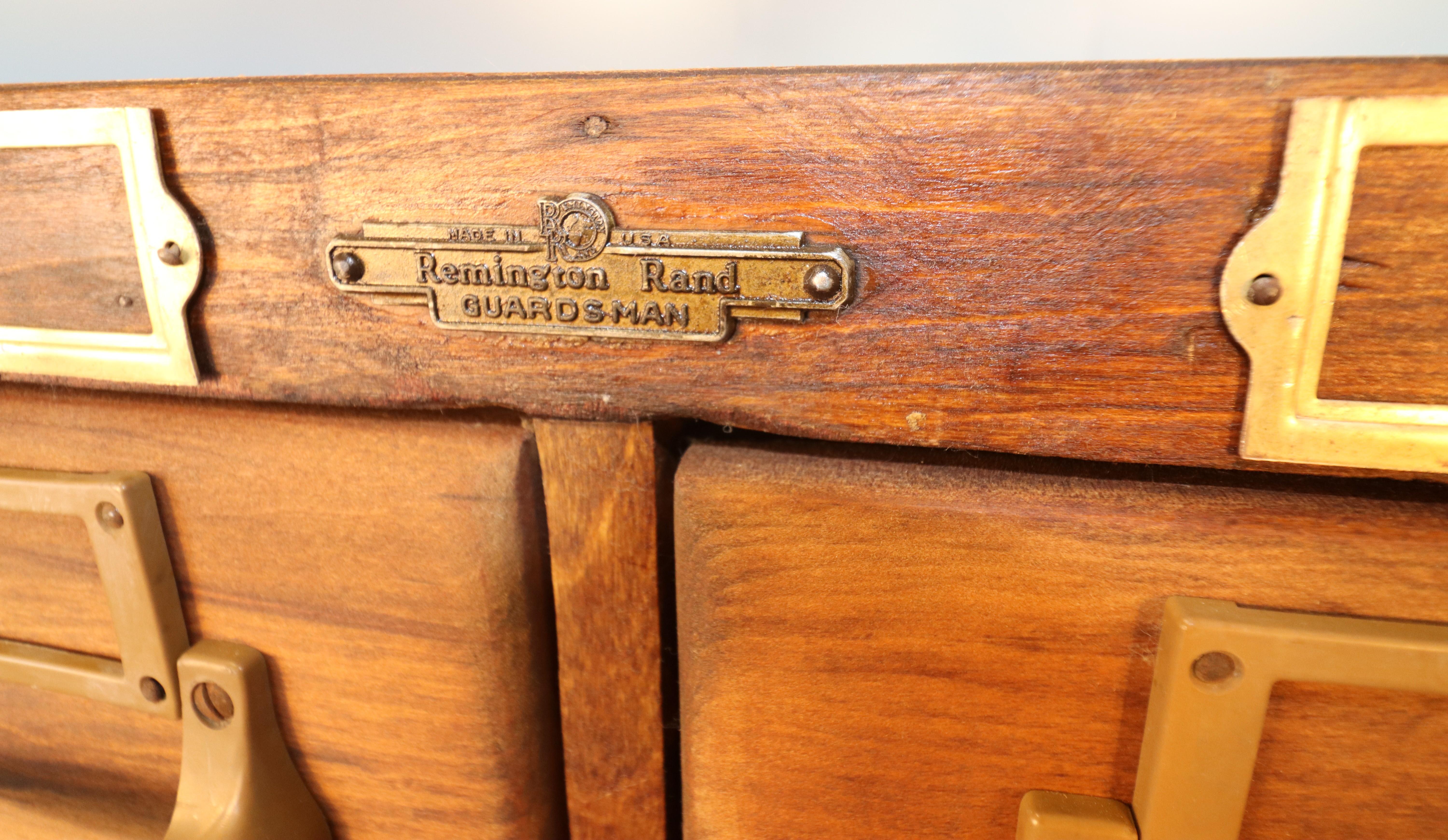 Armario Catálogo Vintage Remington Rand Guardsman en venta 7