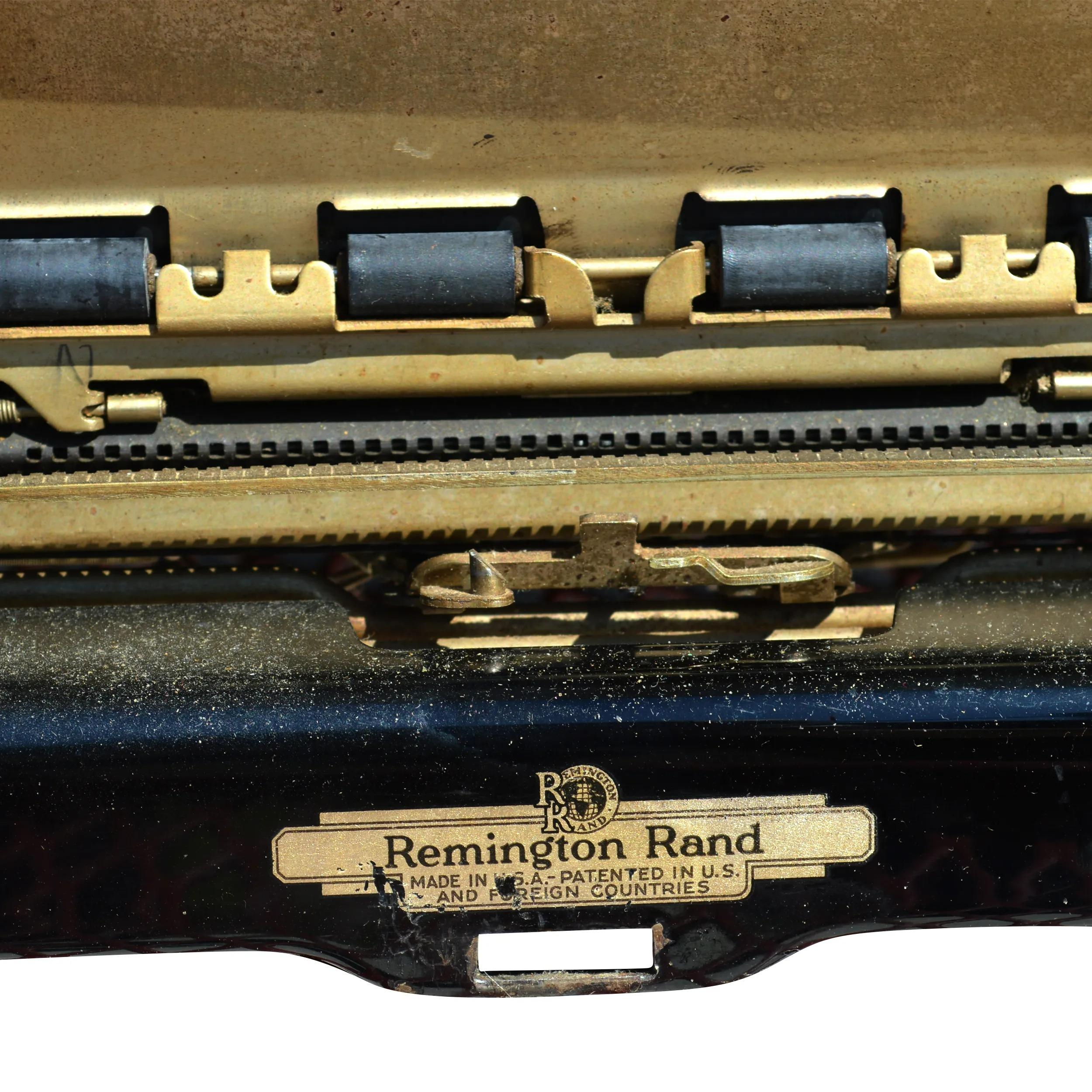 Vintage Remington Rand Model 5 Typewriter with Portable Carrying Case In Fair Condition For Sale In Pasadena, TX
