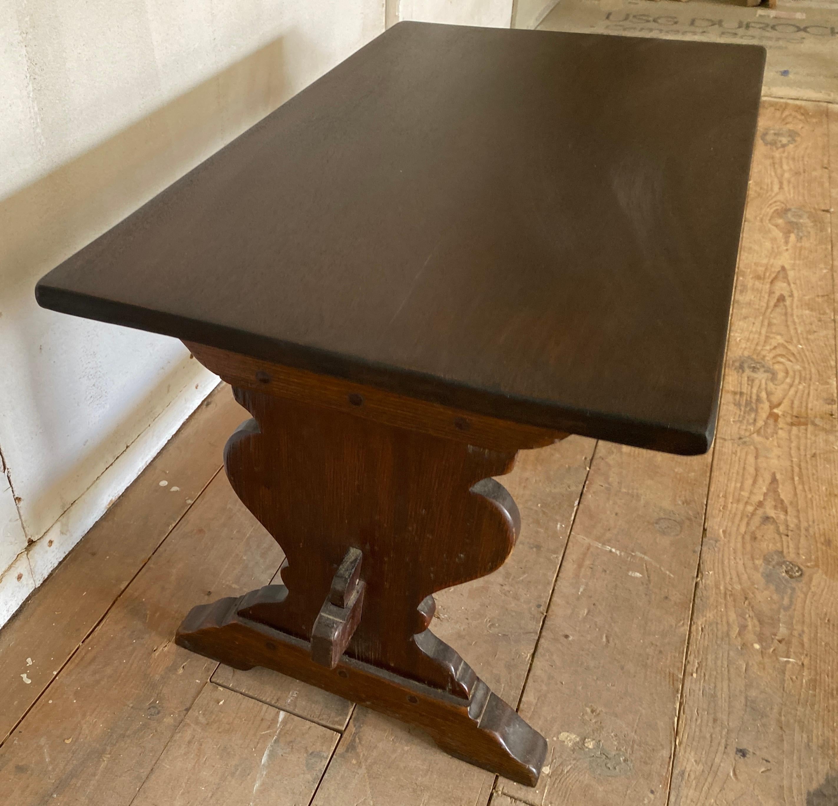 Banc ou table basse sculptée de style Renaissance Bon état - En vente à Sheffield, MA