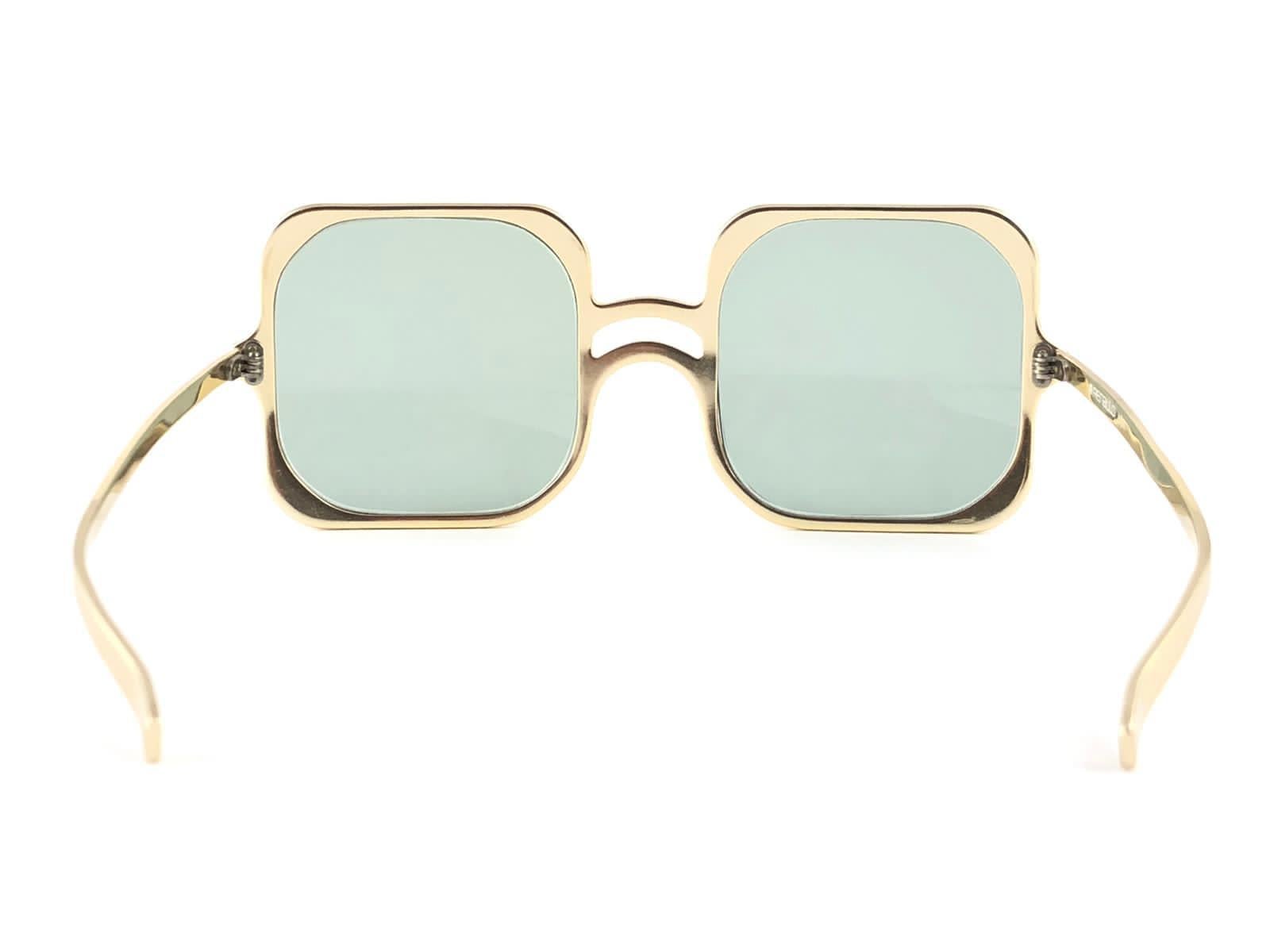 Women's Vintage Renauld Gold Oversized Frame Green Lens 1980 Sunglasses Made in USA For Sale