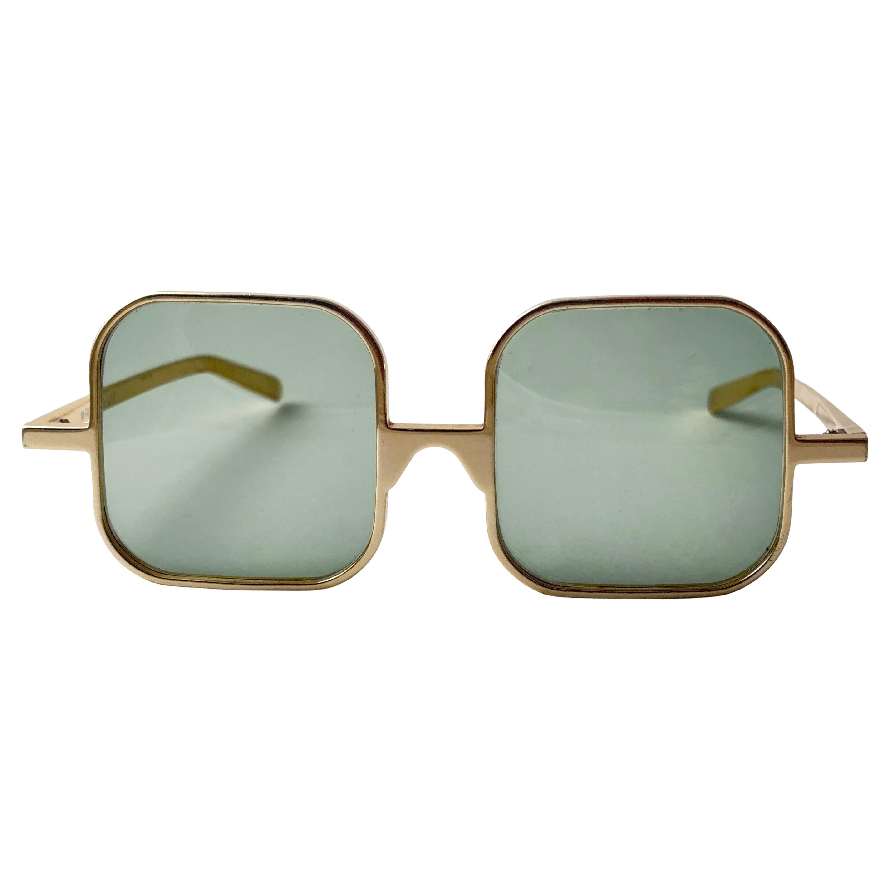 Occhiali da sole vintage Renauld Gold con montatura oversize e lenti verdi 1980 Made in USA