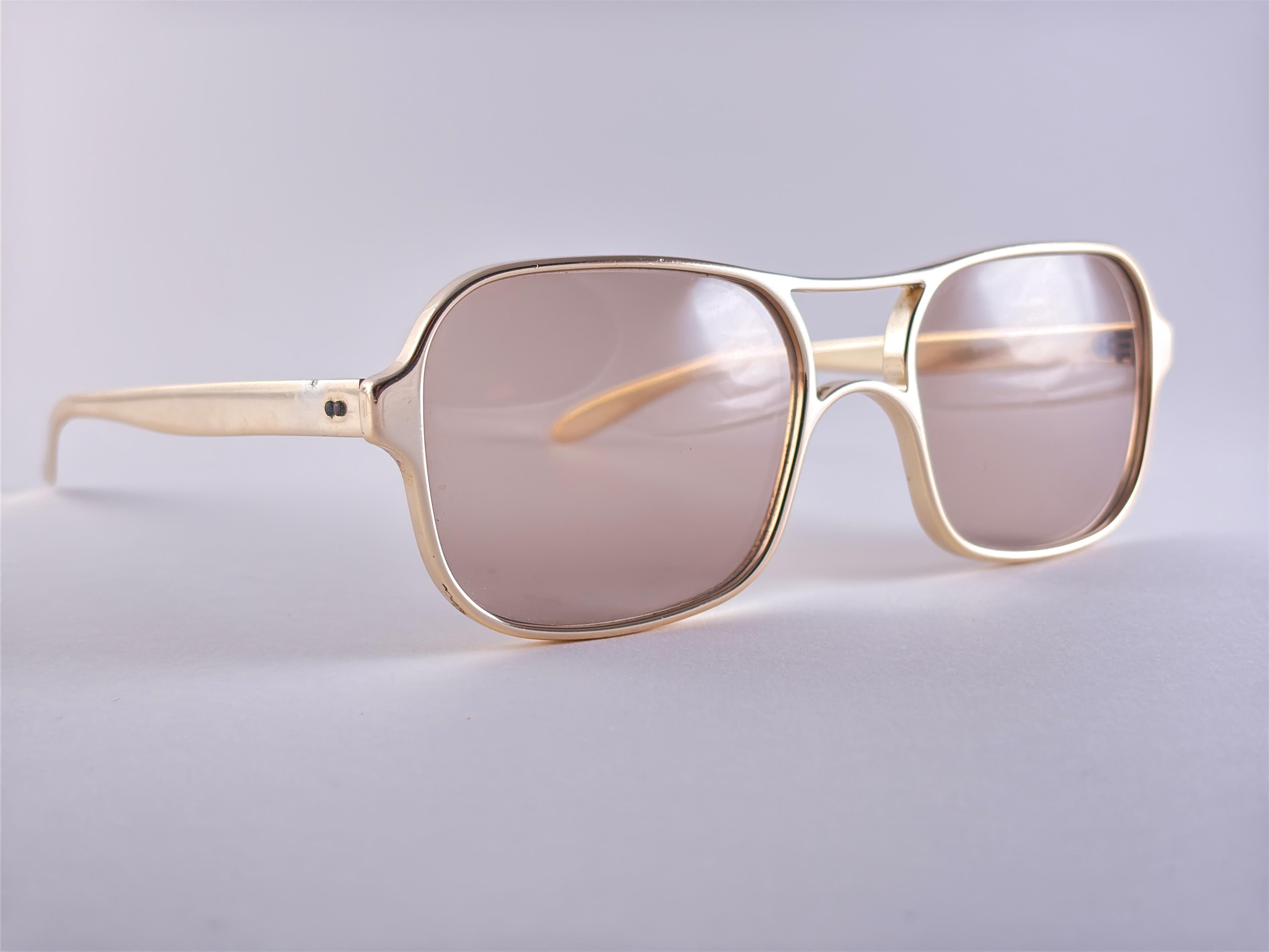 Gafas de sol Vintage Renauld Metallc Gold Light Brown Lens 1970 en Excelente estado para la venta en Baleares, Baleares