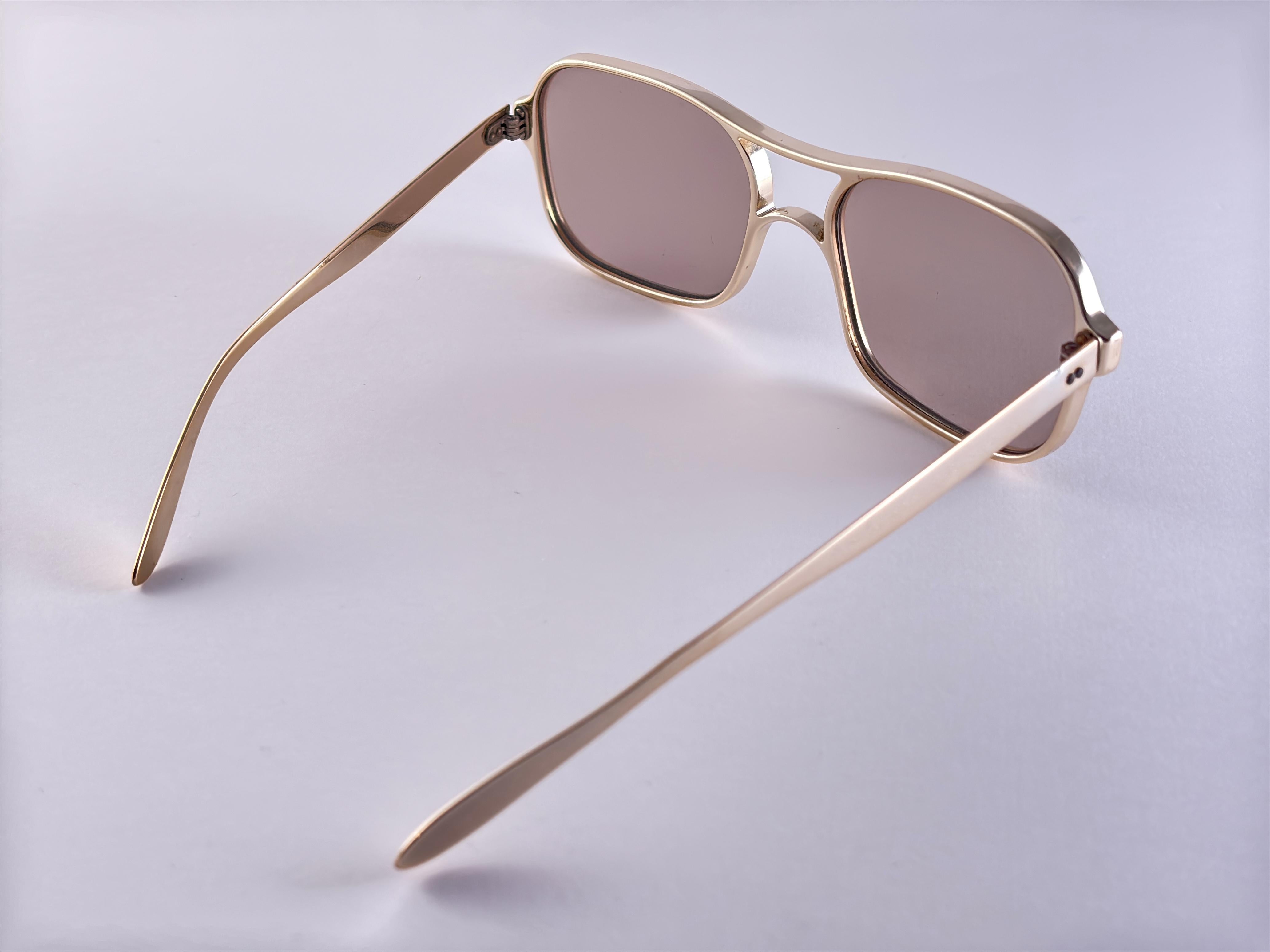 Gafas de sol Vintage Renauld Metallc Gold Light Brown Lens 1970 en venta 1