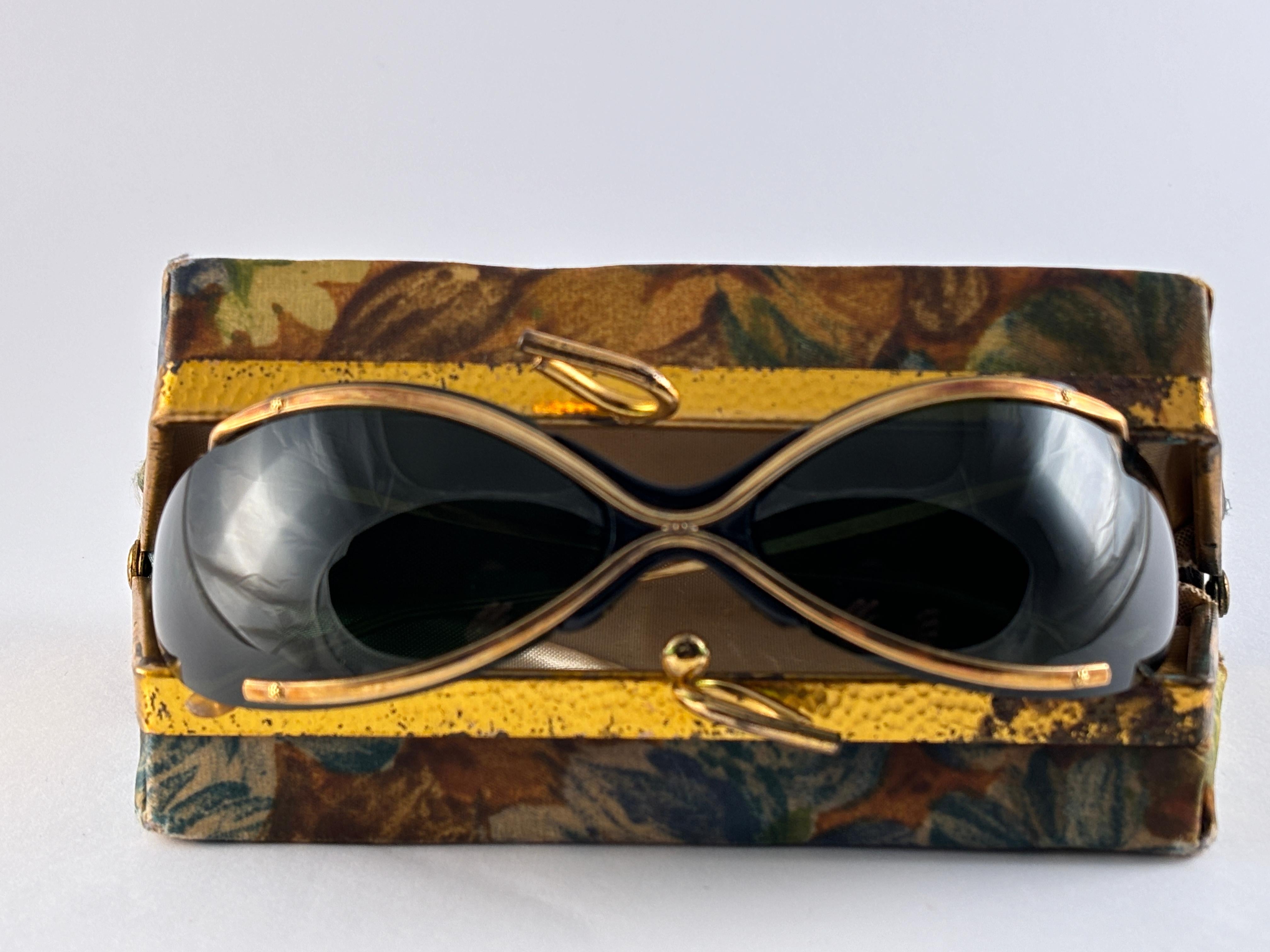 Noir Renauld of France - Lunettes de soleil vintage spectaculaires dorées « The Bikini », 1965 en vente