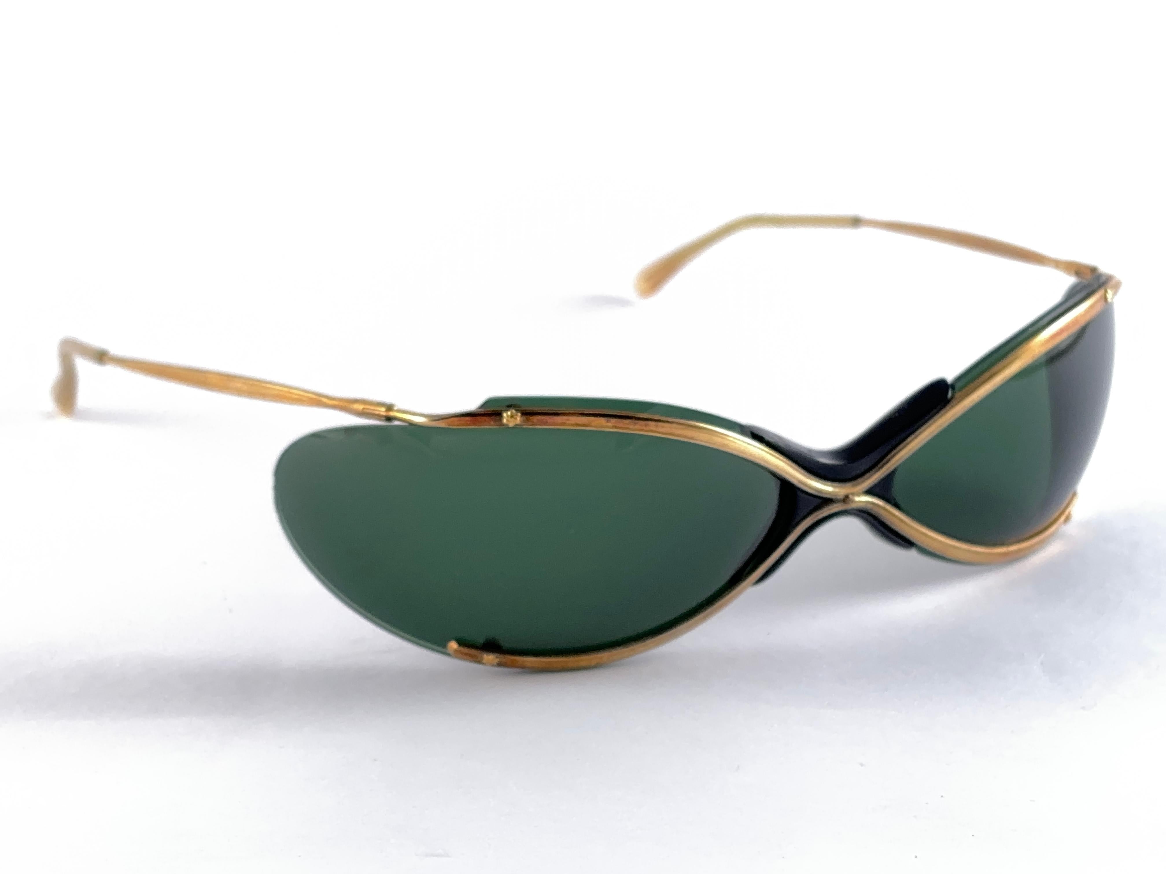 Renauld of France - Lunettes de soleil vintage spectaculaires dorées « The Bikini », 1965 en vente 4