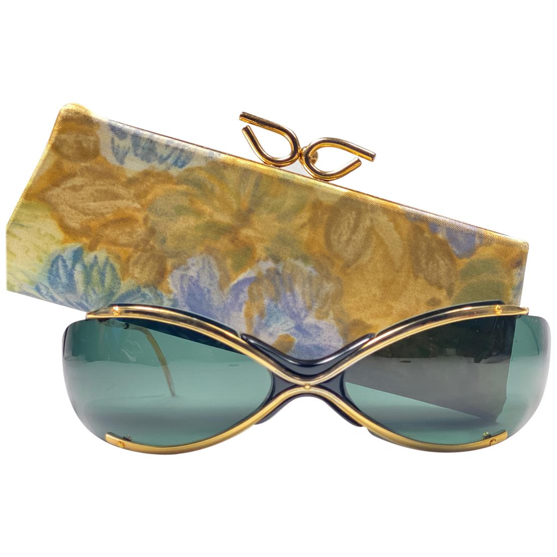 Vintage Renauld of France 1965 " The Bikini " Gold Spectaculars Sunglasses 