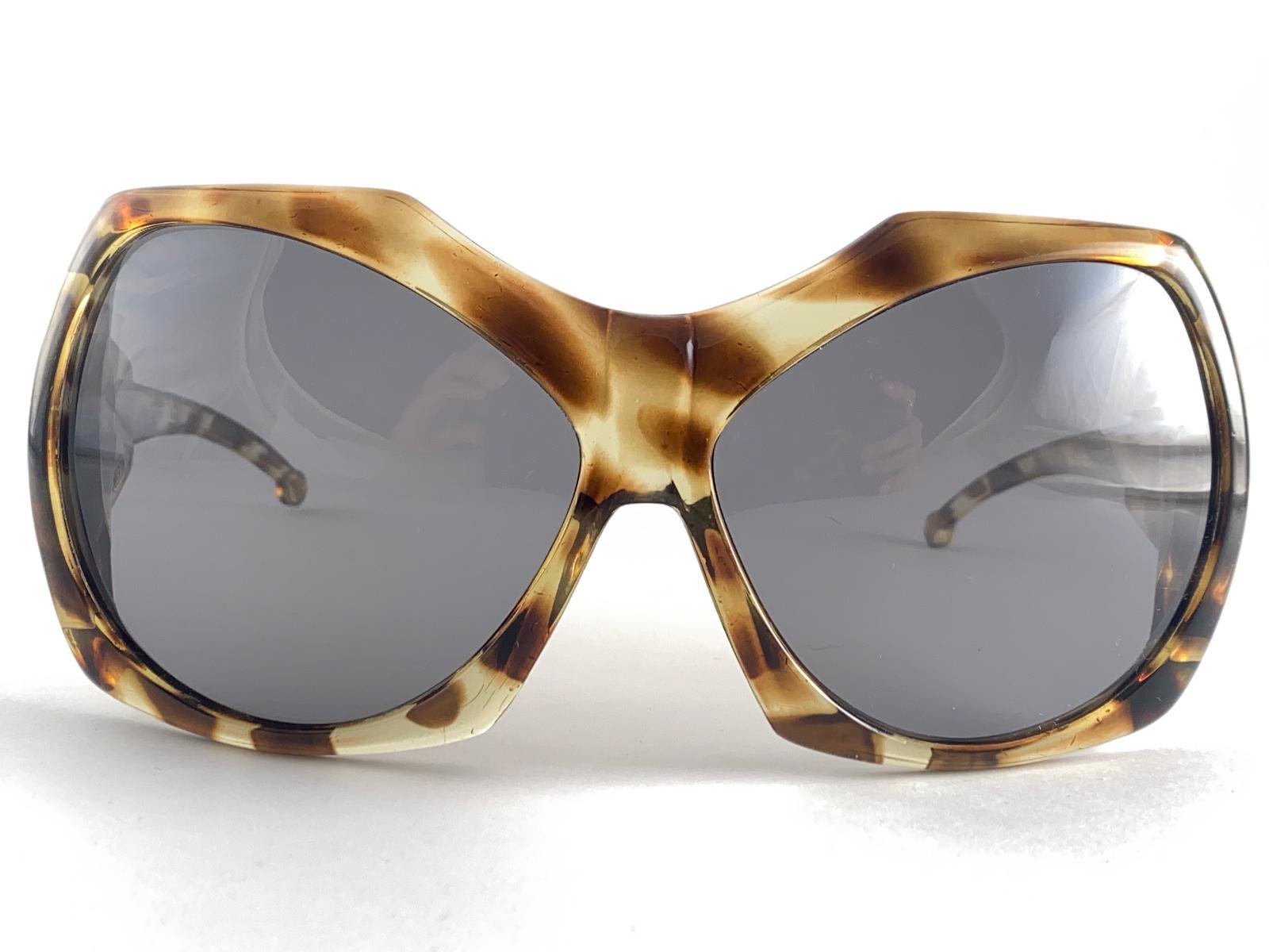 Vintage Renauld Oversized Frame Graues Sonnenbrille 1970 mit grauem Lens, hergestellt in Italien im Zustand „Hervorragend“ im Angebot in Baleares, Baleares