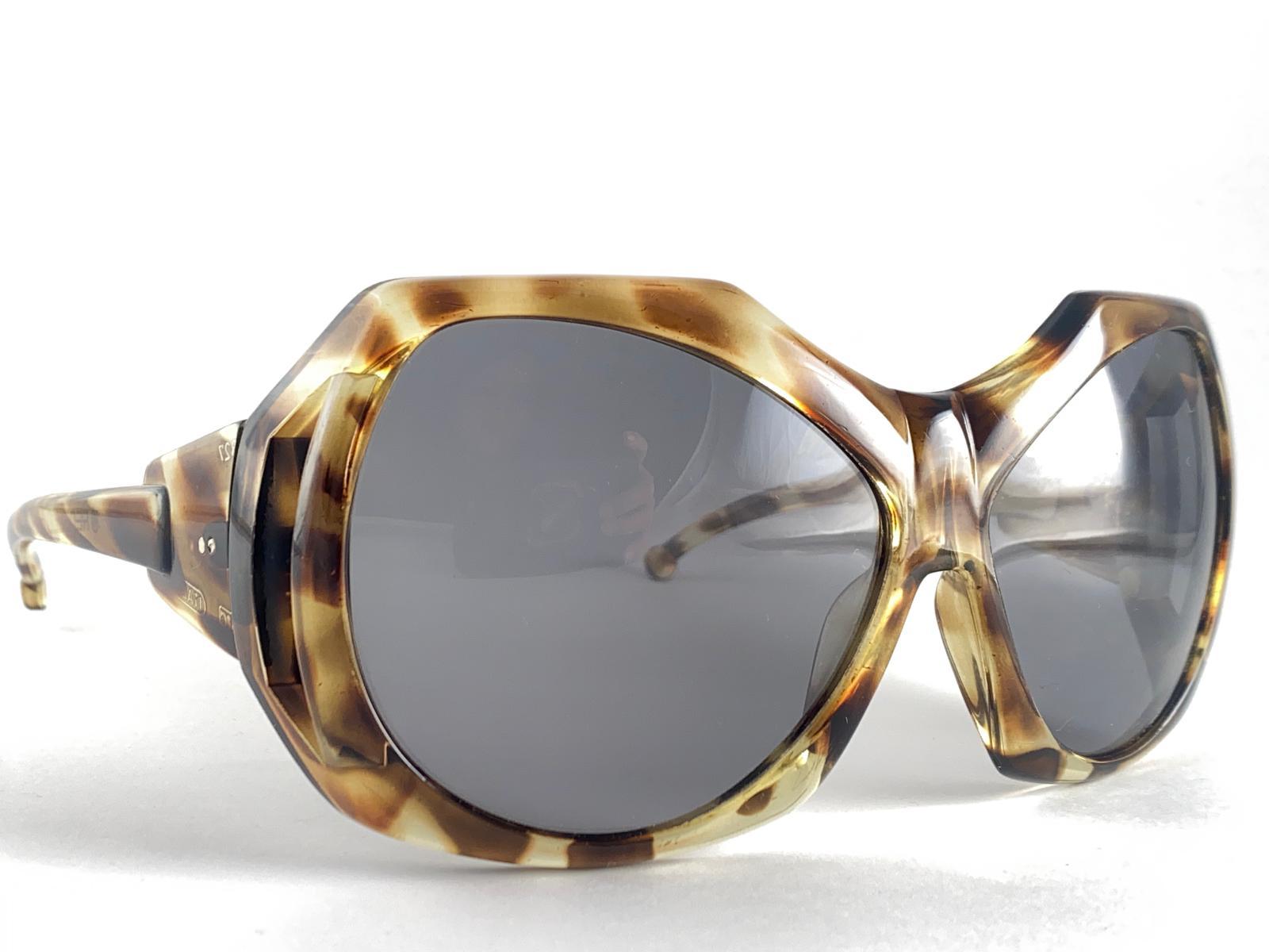 Vintage Renauld Oversized Frame Graues Sonnenbrille 1970 mit grauem Lens, hergestellt in Italien im Angebot 2