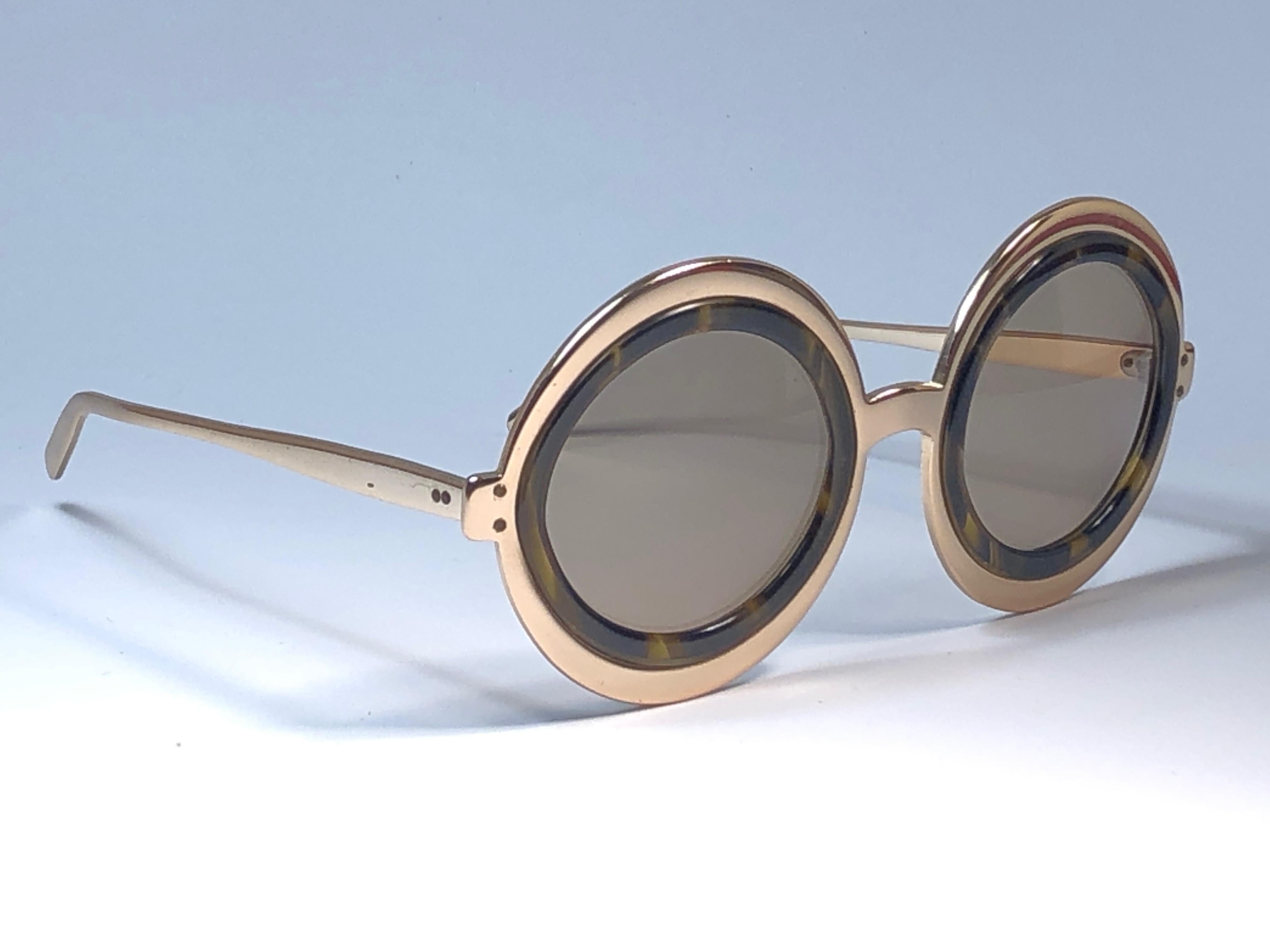 Vintage Renauld Round Gold Frame Brown Lens 1980 Sunglasses Made in USA In New Condition For Sale In Baleares, Baleares