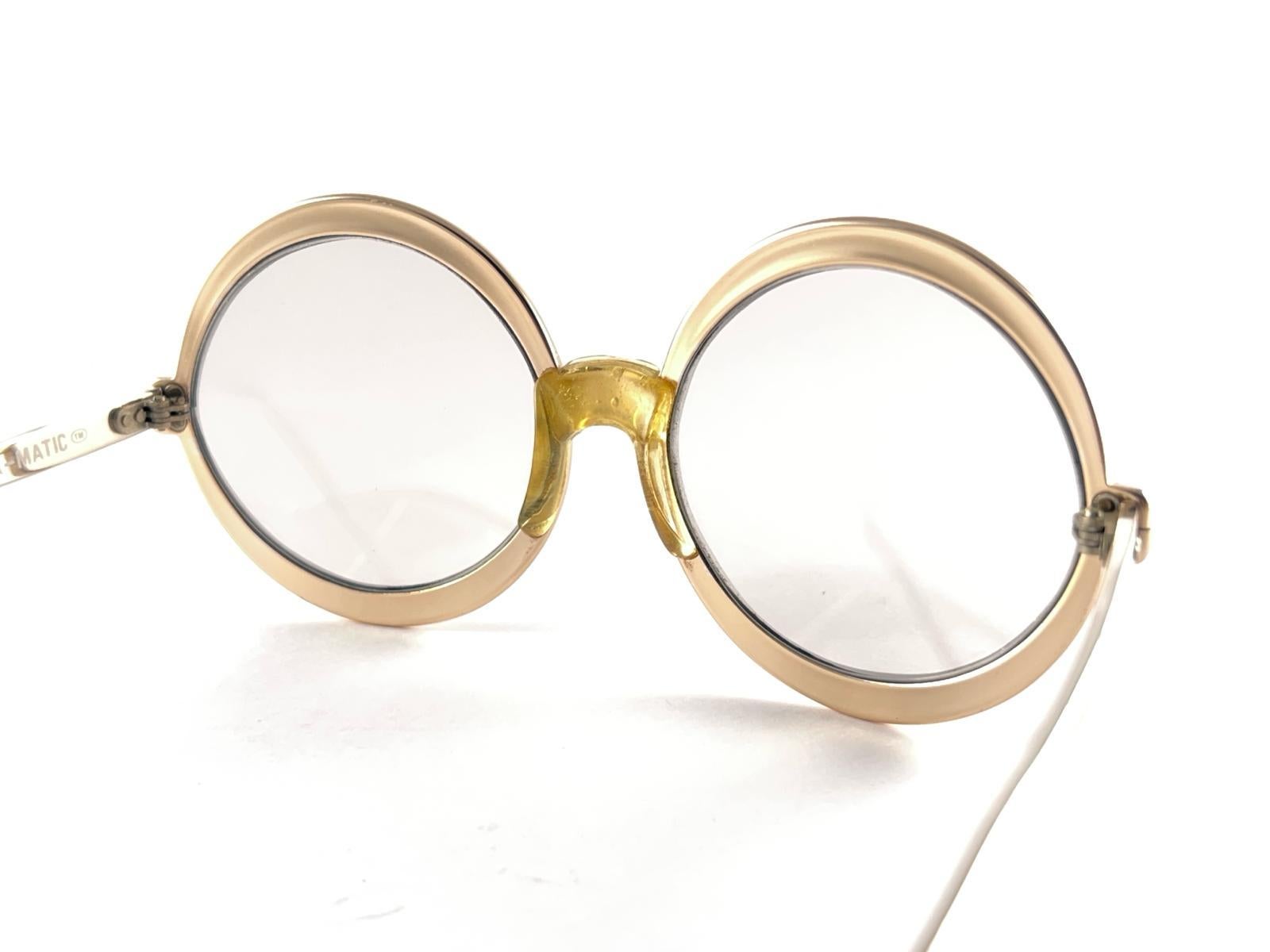 Vintage Renauld Round Gold Metallic Sunglasses 1980's Made in USA For Sale 3