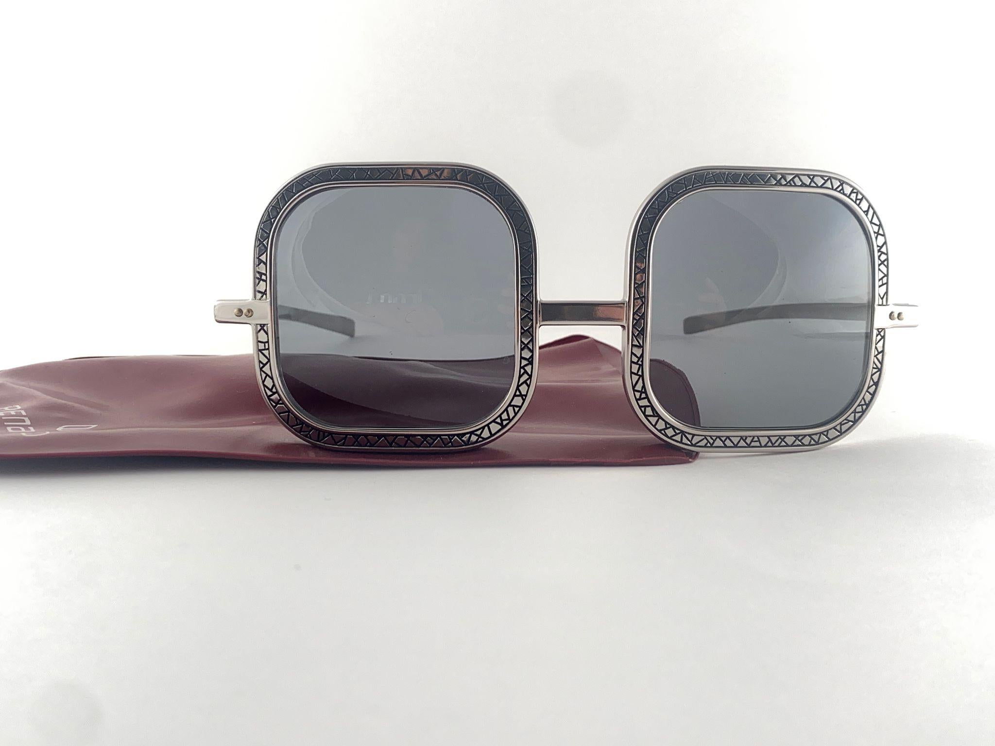 Vintage Renauld Oversized Silver Accented Frame Holding A Pair Of Medium Grey Lenses.

This Pair Have Minor Sign Of Wear On The Frame ( Minor Tarnish ) Please Have In Mind This Frame Is Silver Plated And Weights Accordingly.

Made In Usa.


Front