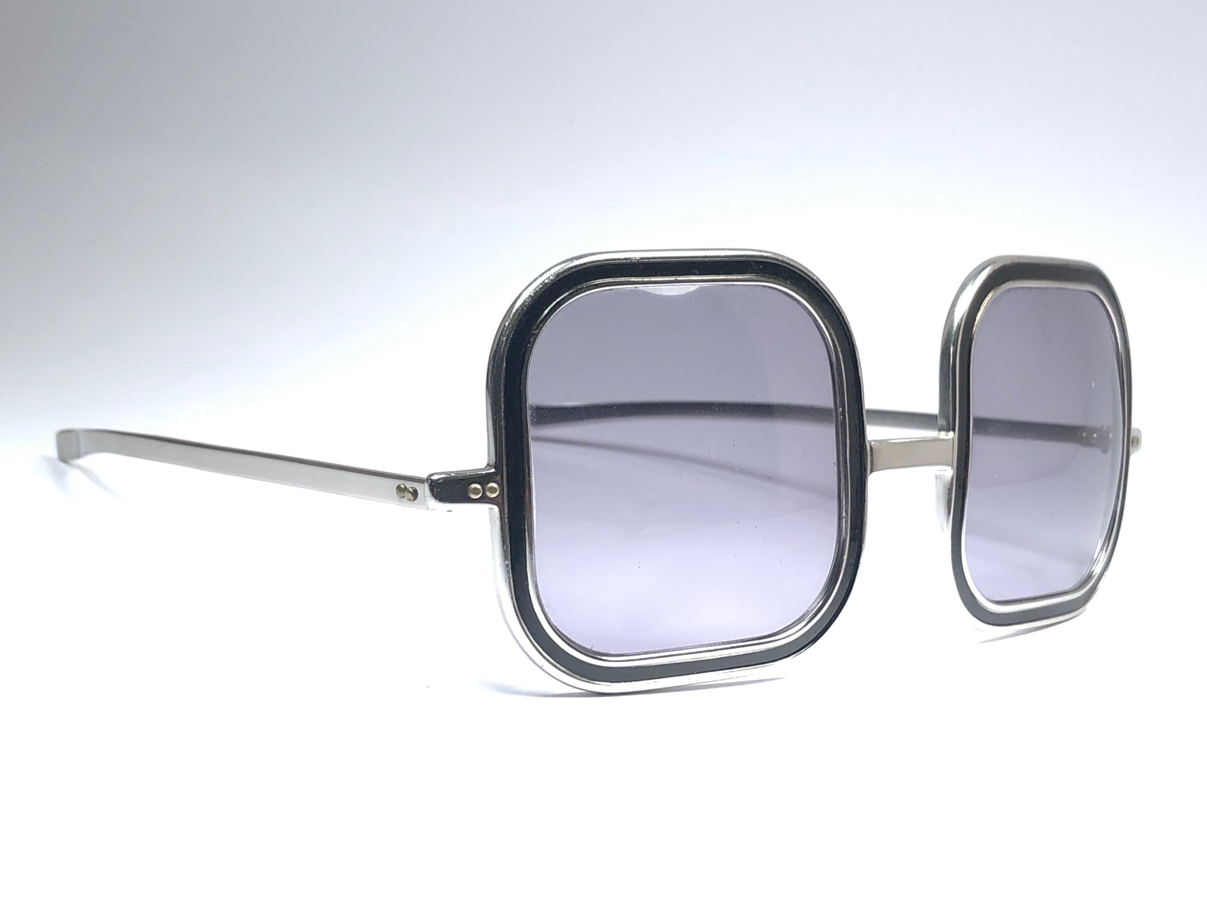 Vintage Renauld Silberne übergroße graue Vintage-Sonnenbrille mit Rahmen, hergestellt in den USA im Zustand „Hervorragend“ im Angebot in Baleares, Baleares