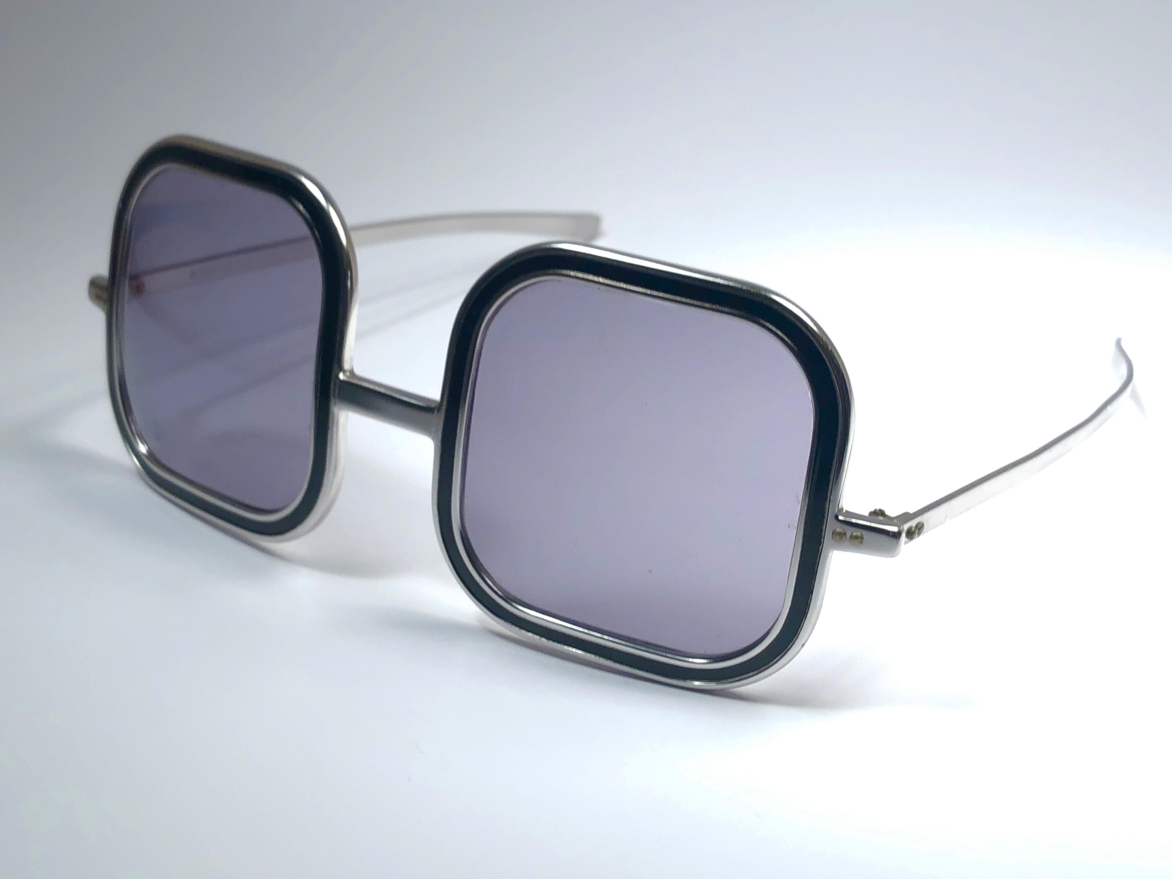 Vintage Renauld Silberne übergroße graue Vintage-Sonnenbrille mit Rahmen, hergestellt in den USA Damen im Angebot