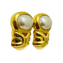 Vintage REPLICA Itsly signed gold pearl designer clip on earrings