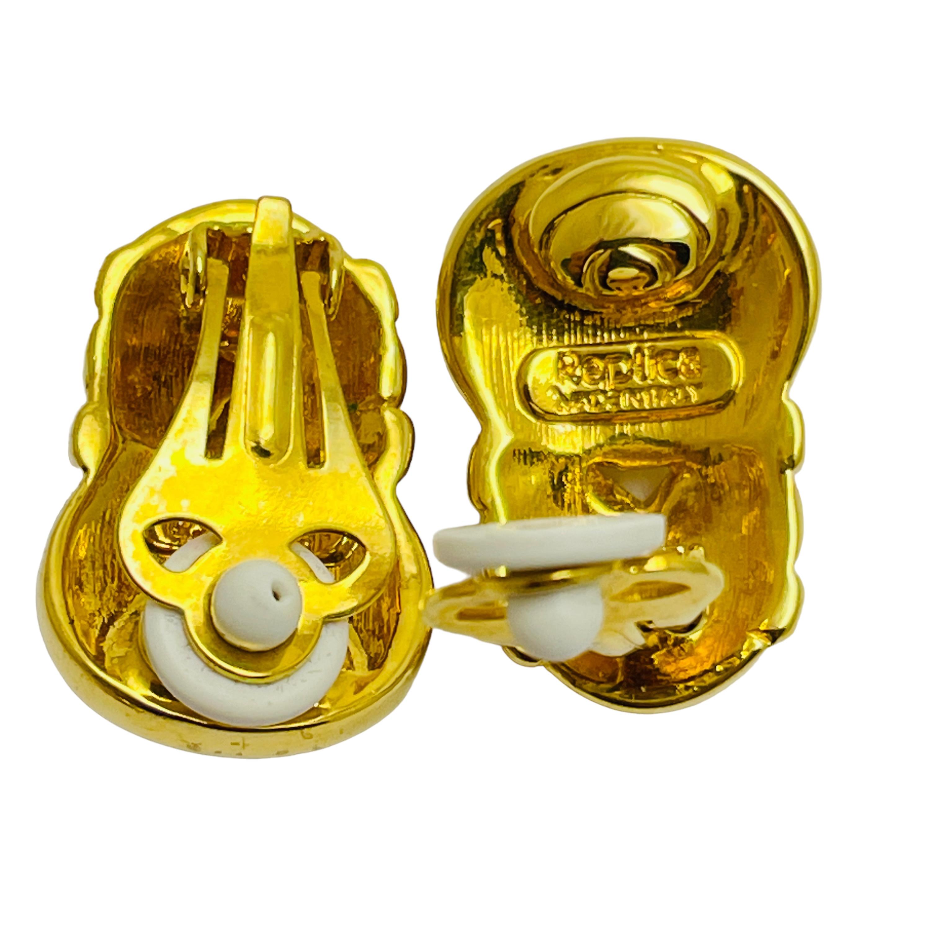 Vintage REPLICA Itsly signed gold pearl designer clip on earrings In Good Condition For Sale In Palos Hills, IL