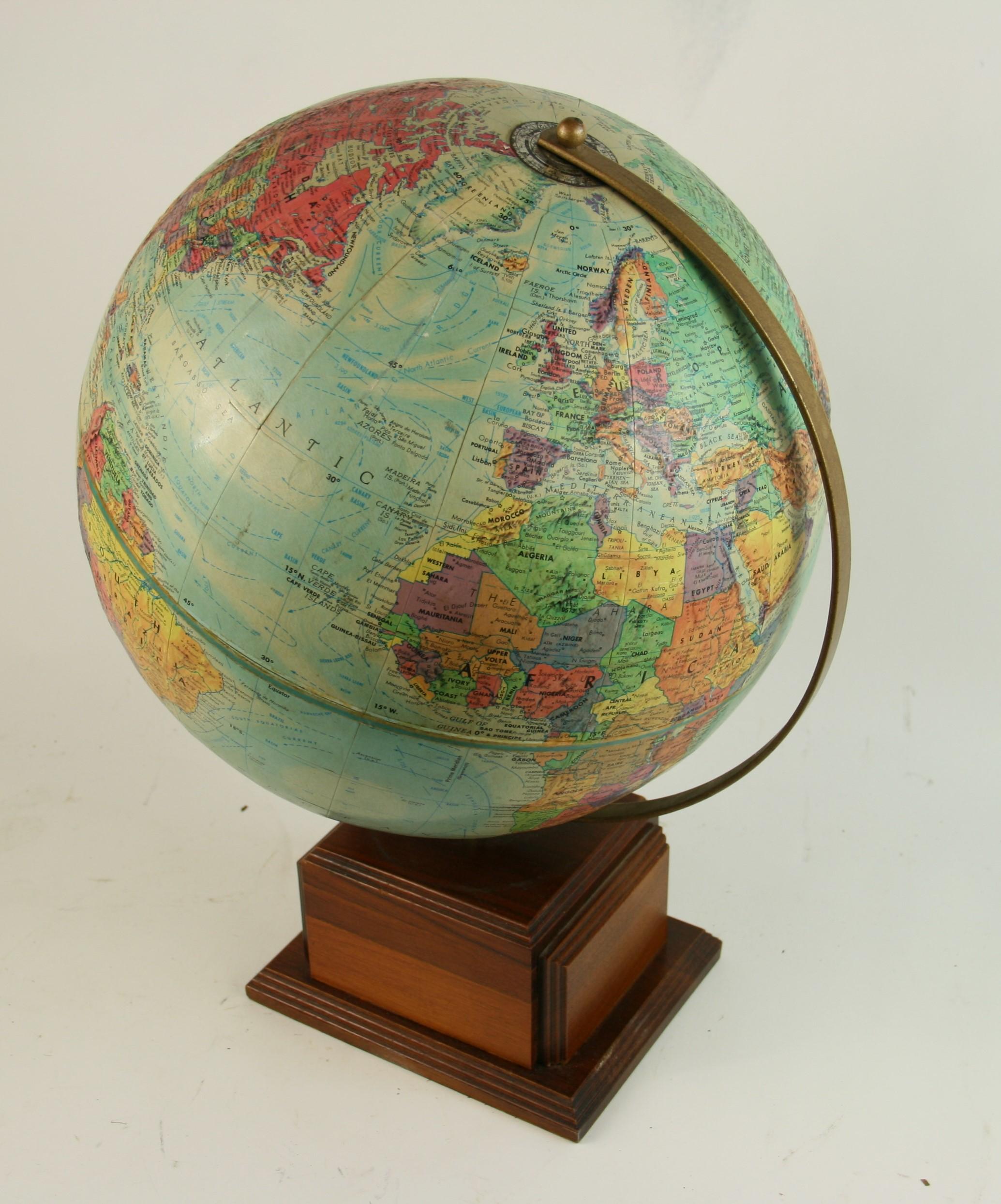 Vintage Reploge Terrestrial World Globe In Good Condition For Sale In Douglas Manor, NY