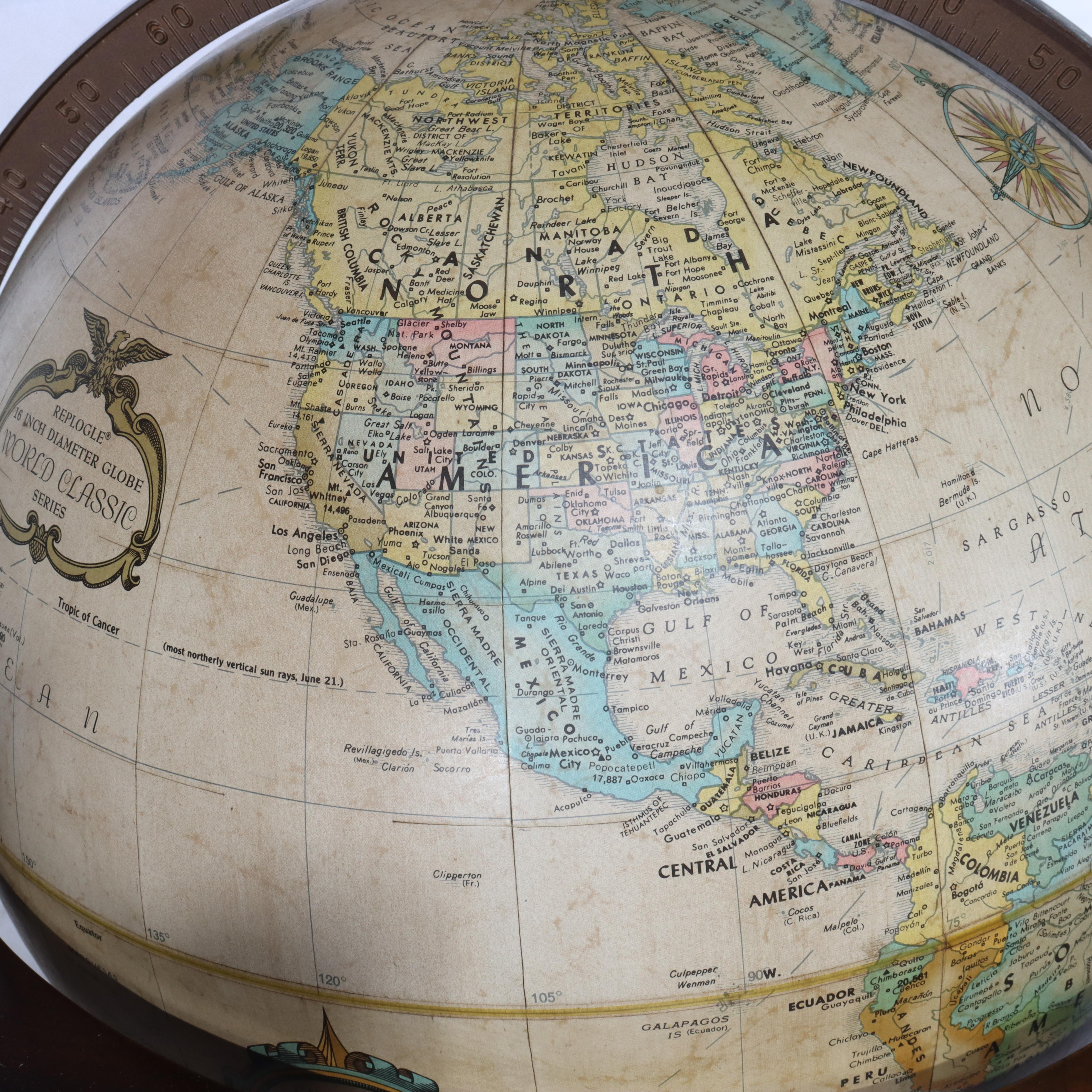 20ième siècle Vintage Replogle Globes Classiques en acajou signés C1940 en vente