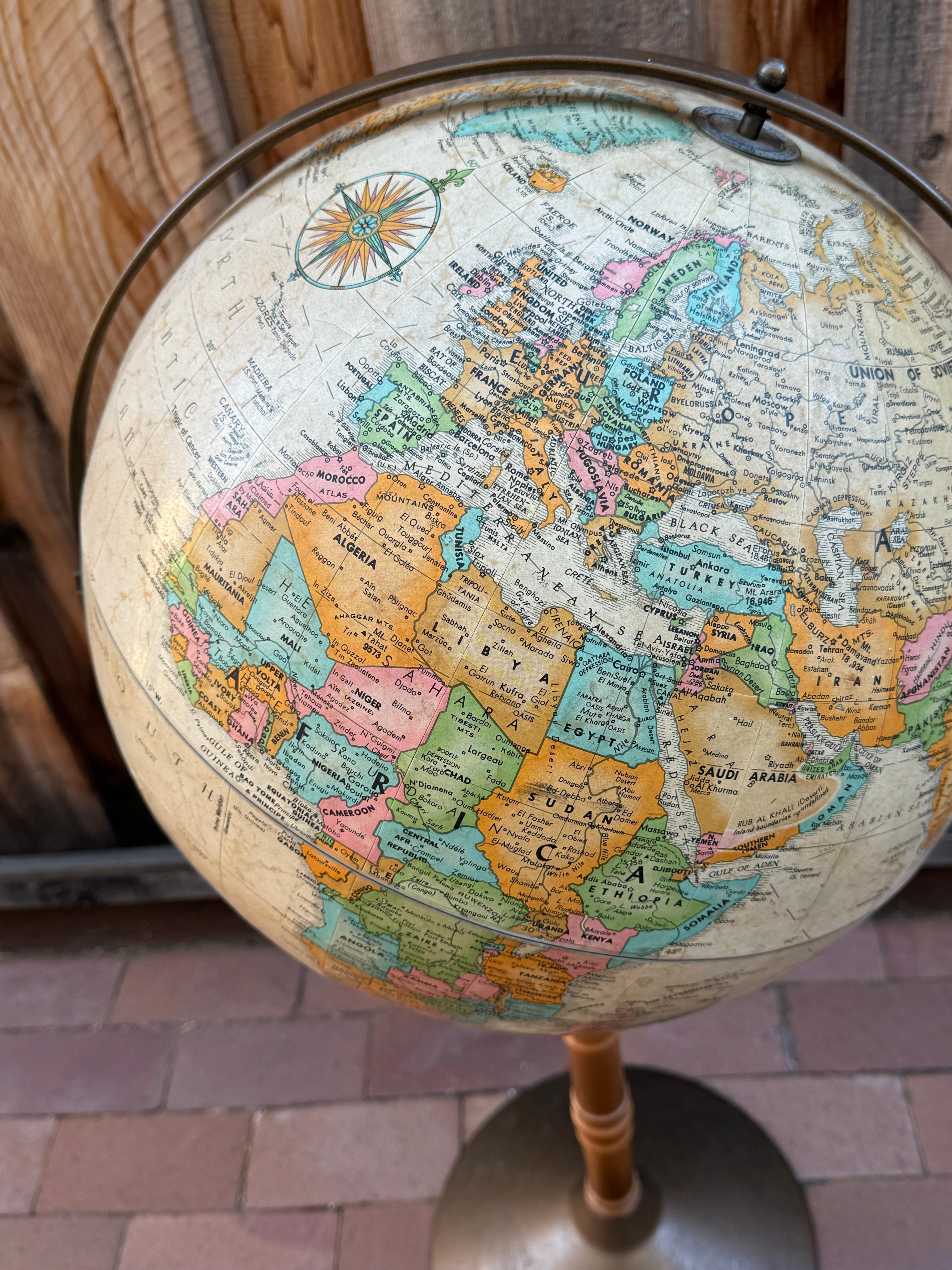 Neoclassico Replogle Globes d'epoca su cavalletto in vendita