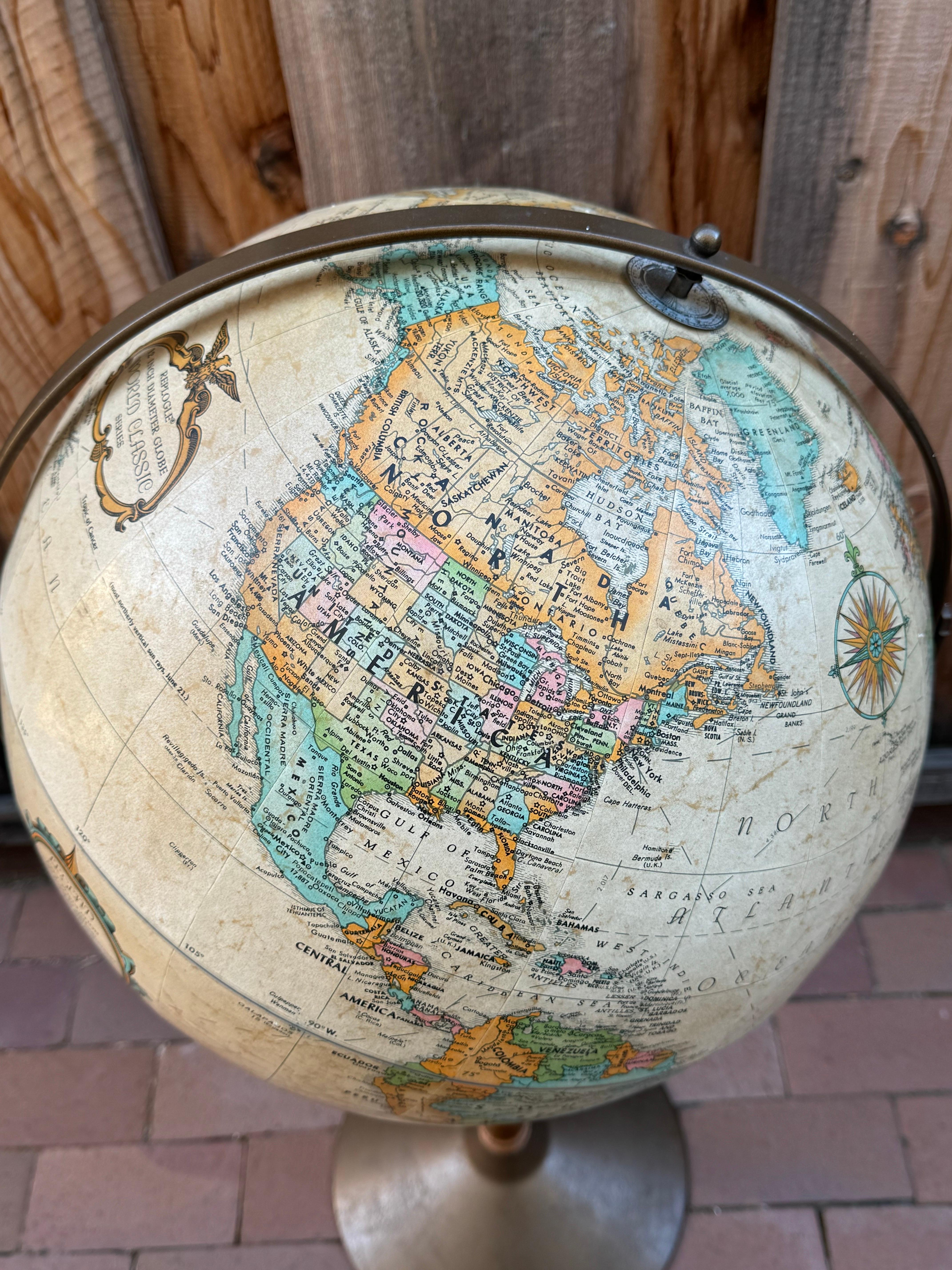 Americano Replogle Globes d'epoca su cavalletto in vendita
