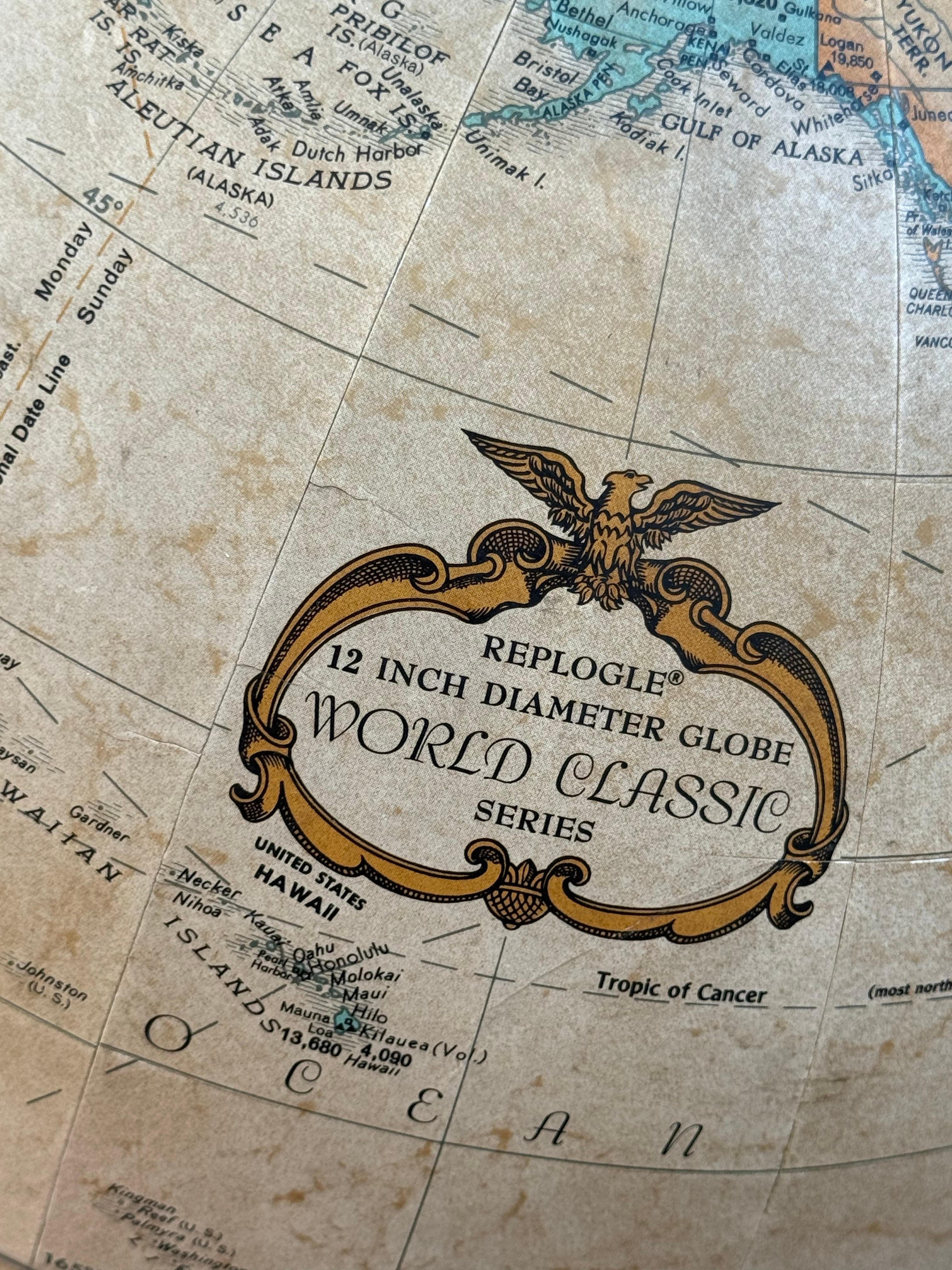 Fine XX secolo Replogle Globes d'epoca su cavalletto in vendita