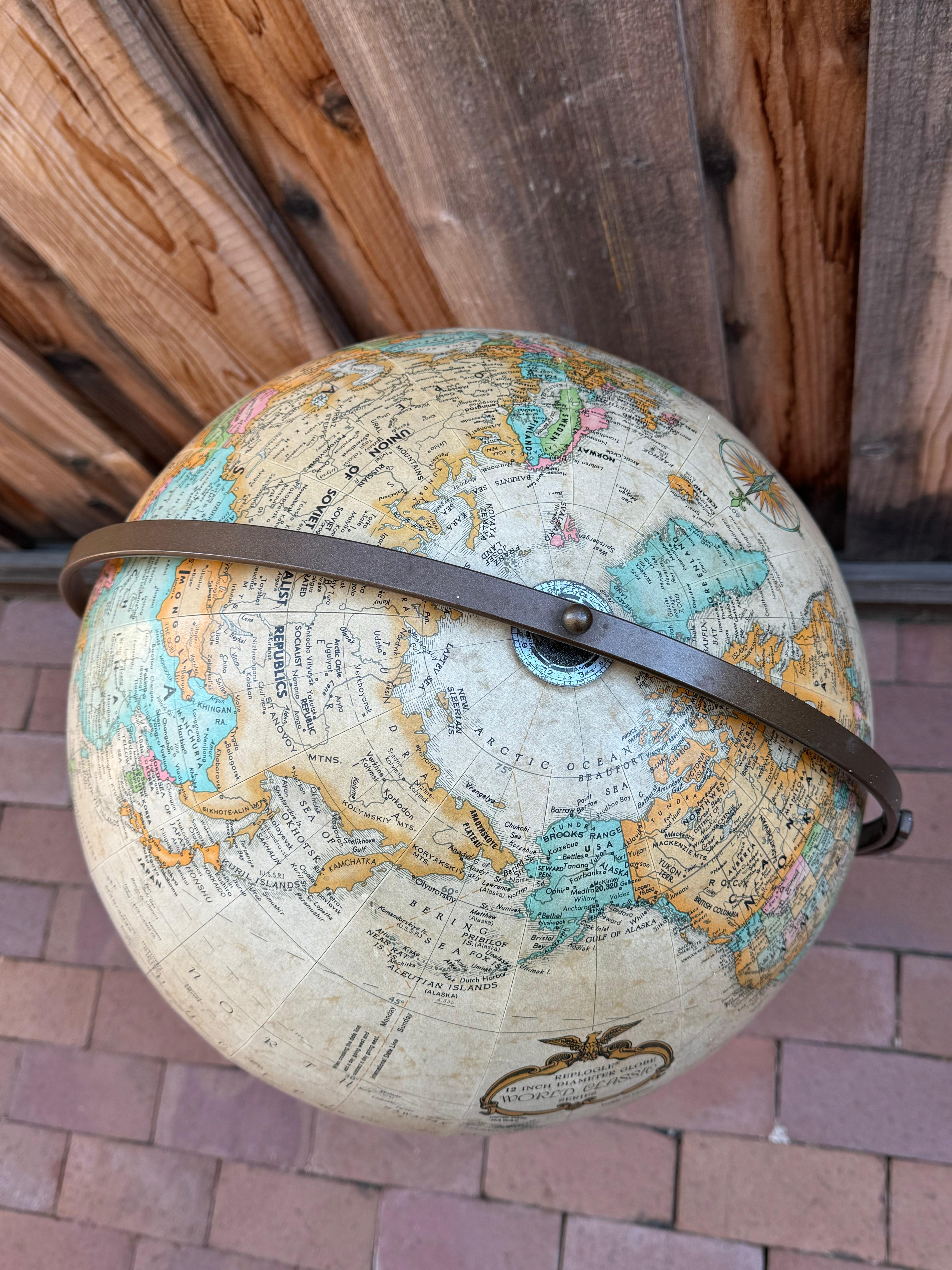 Legno Replogle Globes d'epoca su cavalletto in vendita
