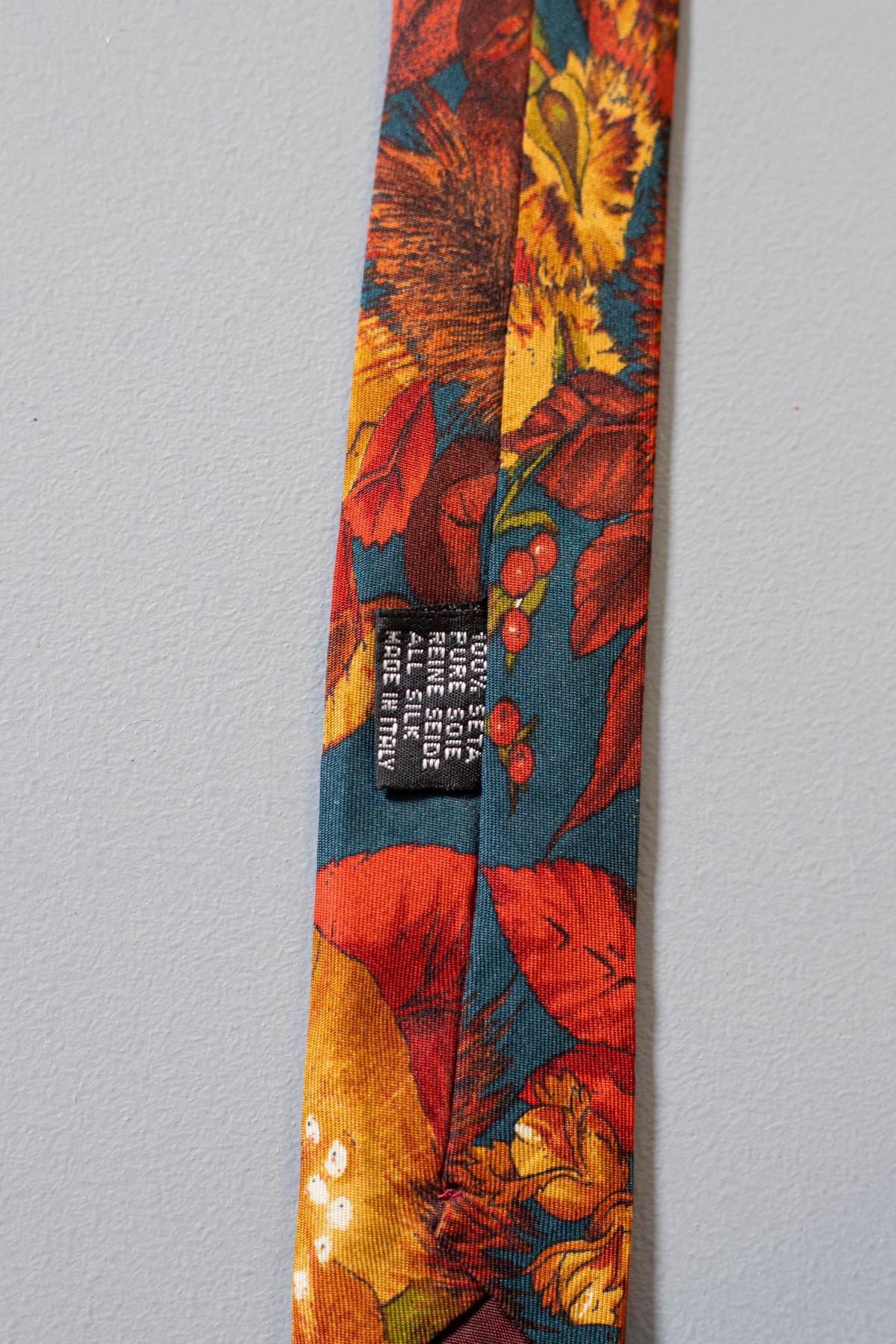 Brown Vintage Reporter 100% silk tie with chestnut leaves and squirrels For Sale
