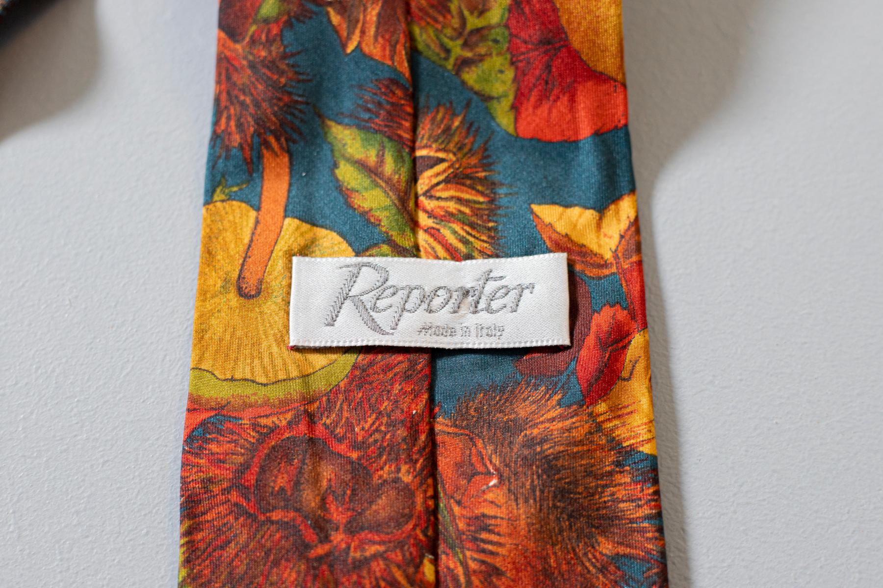 Vintage Reporter 100% silk tie with chestnut leaves and squirrels In Good Condition For Sale In Milano, IT